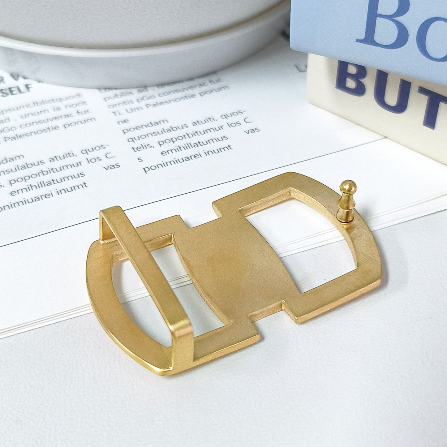 Sleek Geometric Metal Pin Belt Buckle, Dual-Tone