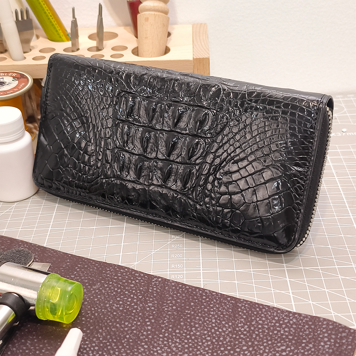 Handmade Genuine Alligator Clutch Wallet, Glossy Black Natural Texture Artisanal Zip-around Design for Daily Use