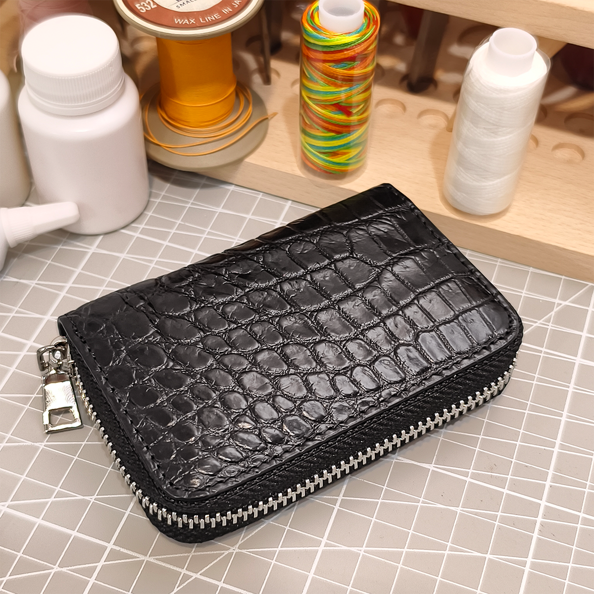 Handmade Genuine Alligator Leather Card Wallet, Glossy Black Natural Texture with Accordion Compartments