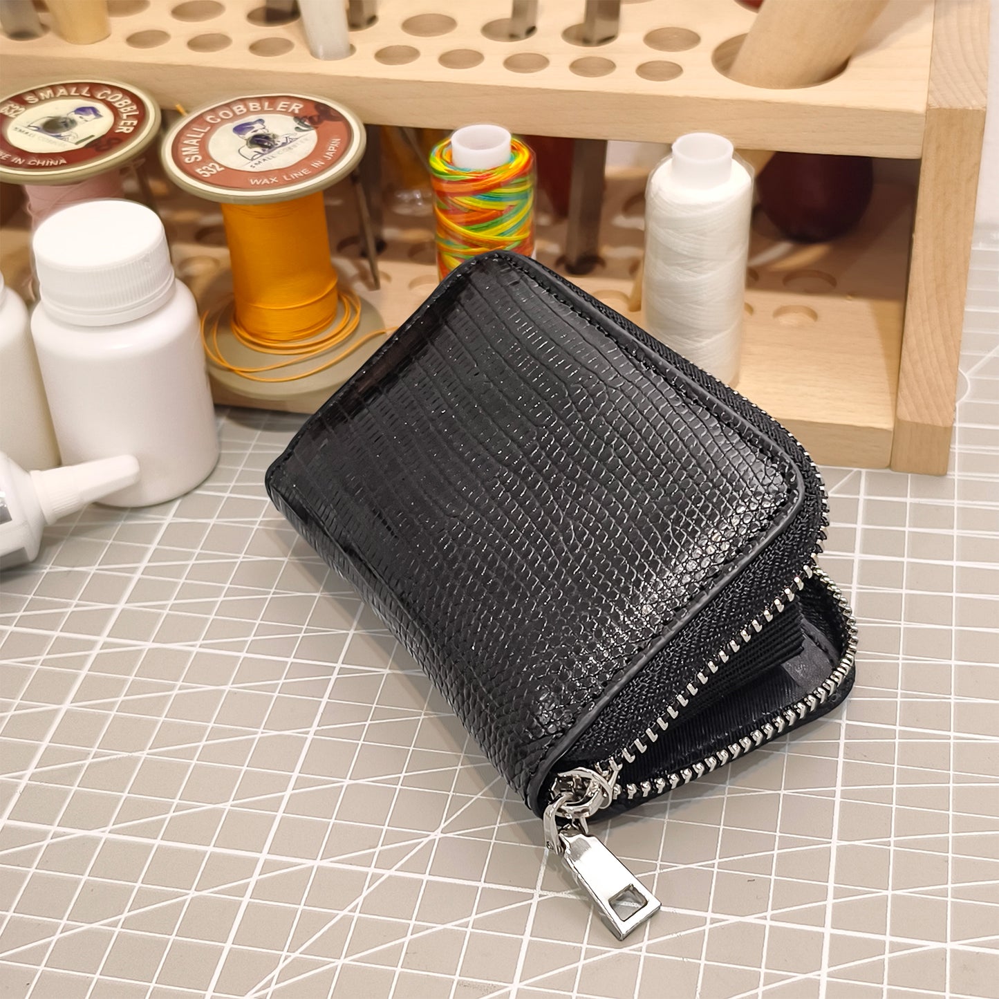 Handmade Genuine Lizard Leather Card Wallet Case: Glossy Black with Accordion Compartments