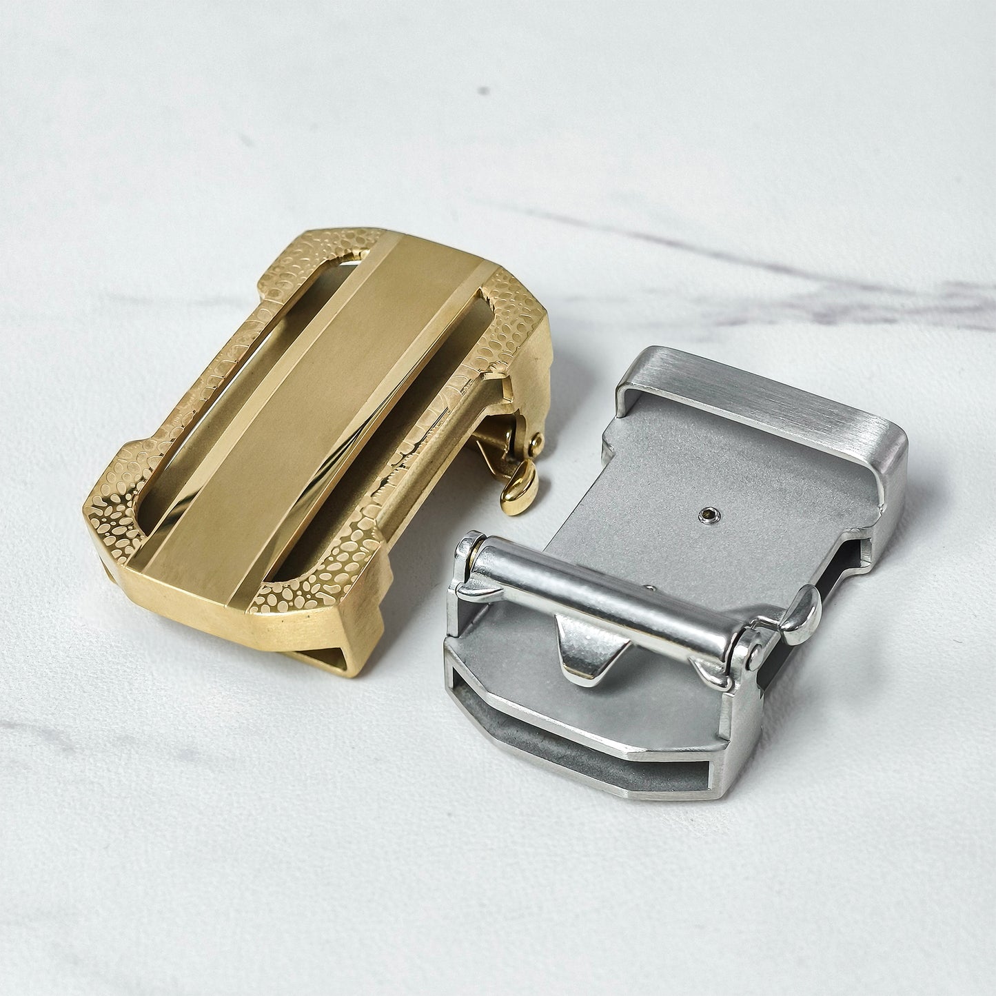 Alligator Embossed Metal Automatic Belt Buckle, Dual-Tone