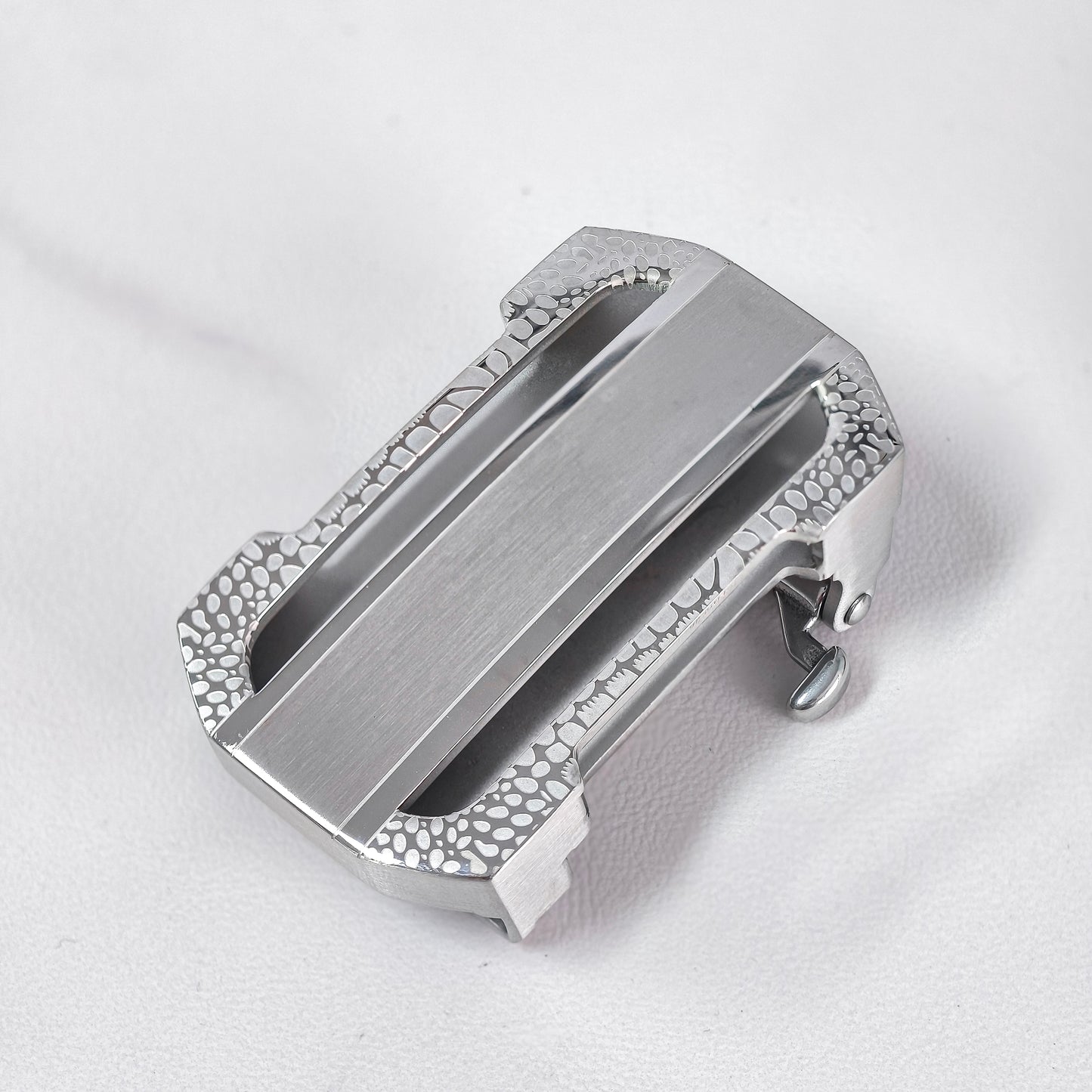 Alligator Embossed Metal Automatic Belt Buckle, Dual-Tone