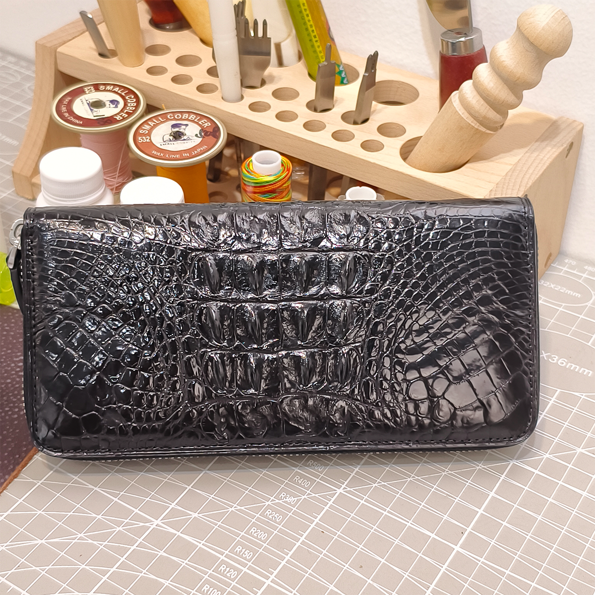 Handmade Genuine Alligator Clutch Wallet, Glossy Black Natural Texture Artisanal Zip-around Design for Daily Use