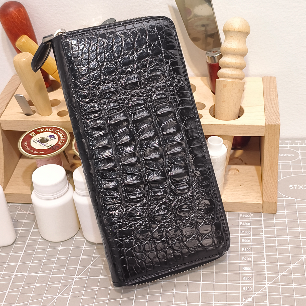 Handmade Genuine Alligator Clutch Wallet, Glossy Black Natural Texture Artisanal Zip-around Design for Daily Use