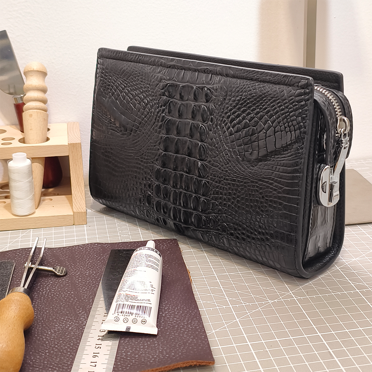 Handmade Genuine Alligator Clutch Bag, Glossy Black Purse with Lock And Wrist Strap