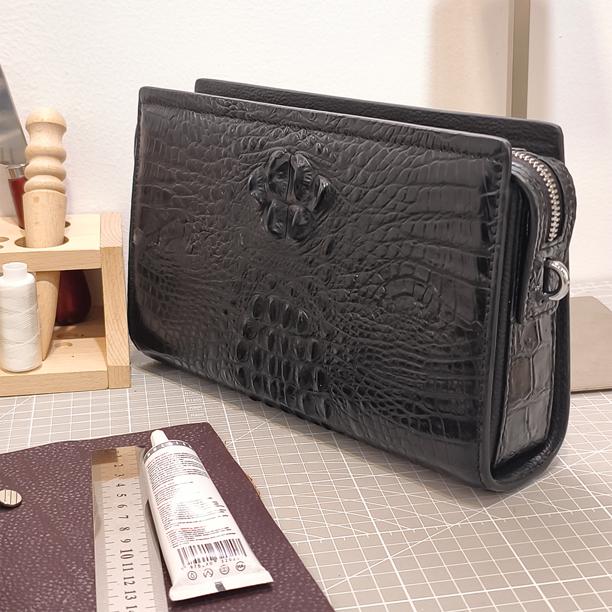 Handmade Genuine Alligator Clutch Bag, Glossy Black Purse with Lock And Wrist Strap