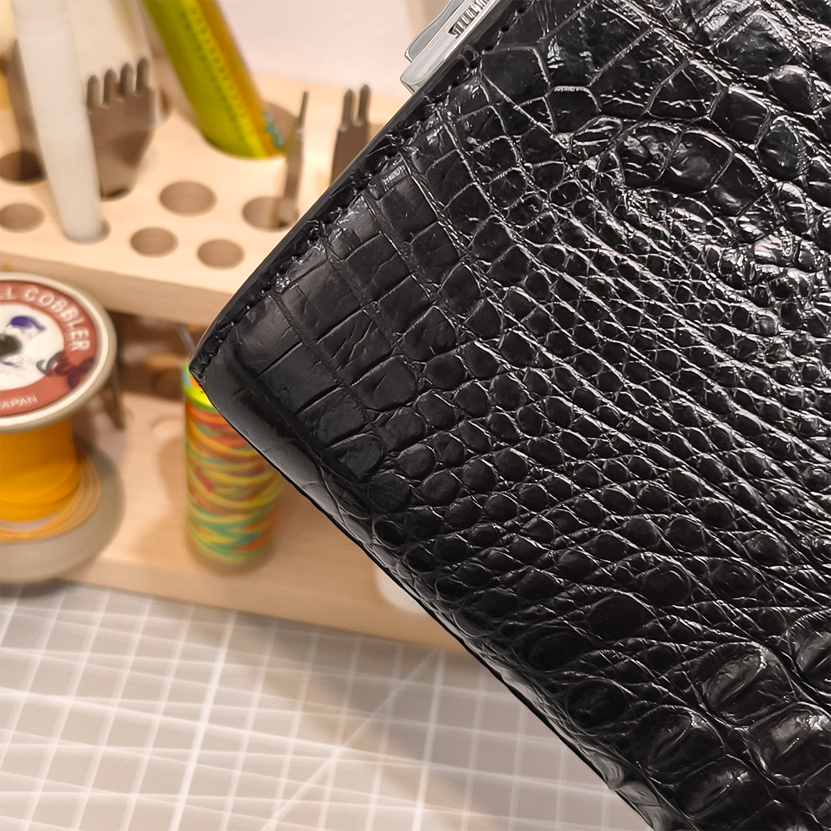 Handmade Genuine Alligator Clutch Bag, Glossy Black Purse with Lock And Wrist Strap