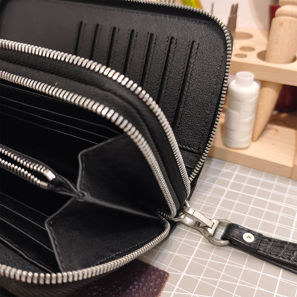 Handmade Genuine Alligator Clutch Bag, Glossy Black Purse with Detachable Wrist Strap