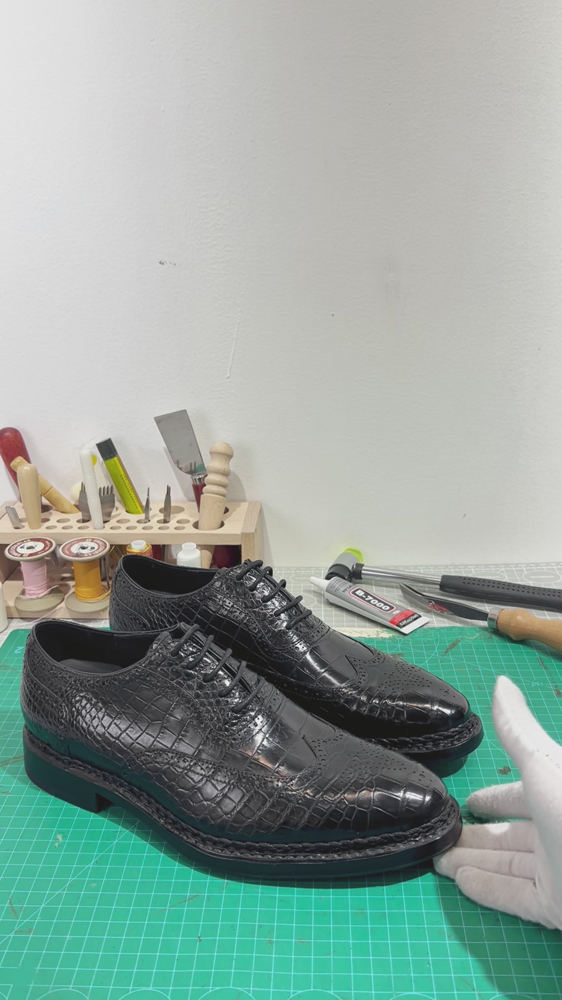 video demonstrating black genuine alligator leather brogue Oxford shoes