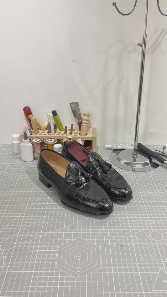 Handmade Genuine Alligator Leather Tassel Loafers, Glossy Black Shoes – Upscale Casual Luxury & Effortless Style