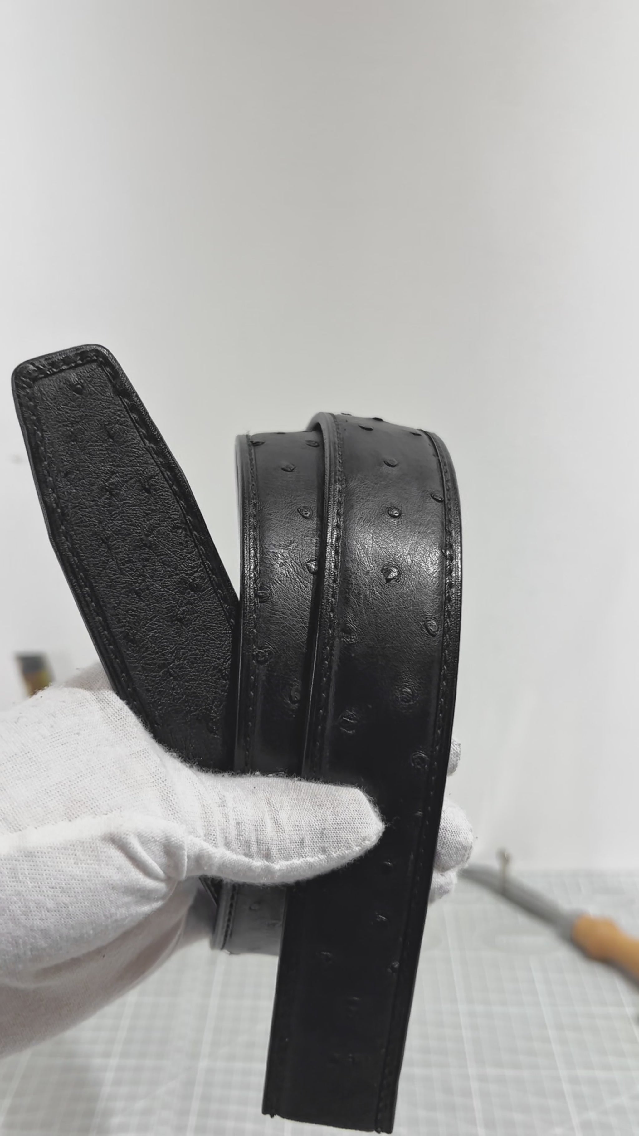 video demonstrating black genuine ostrich leather ratchet belt