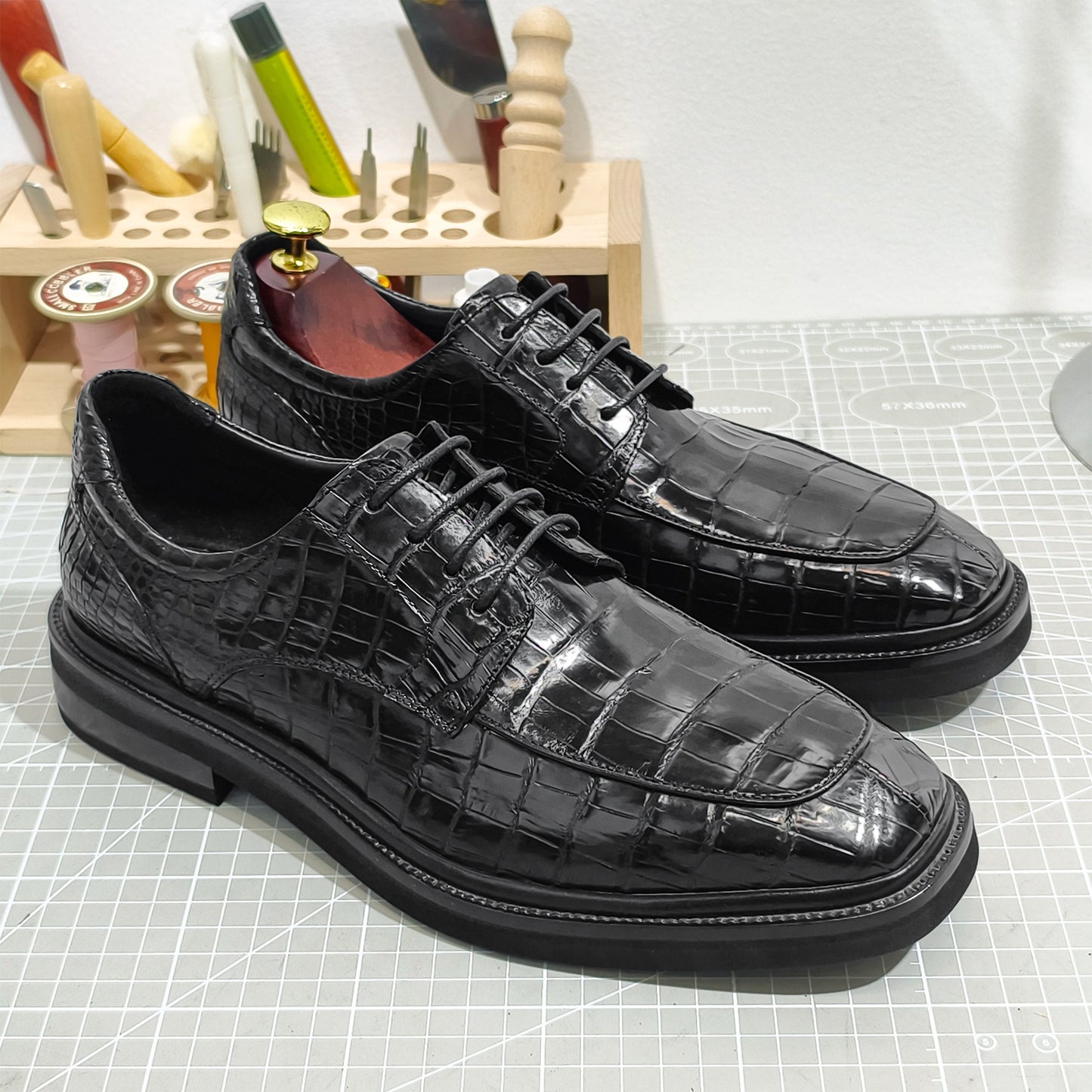 Handmade Genuine Alligator Leather Casual Oxfords, Glossy Black Business Shoes – Luxe Sporty Style & Artisanal Craftsmanship