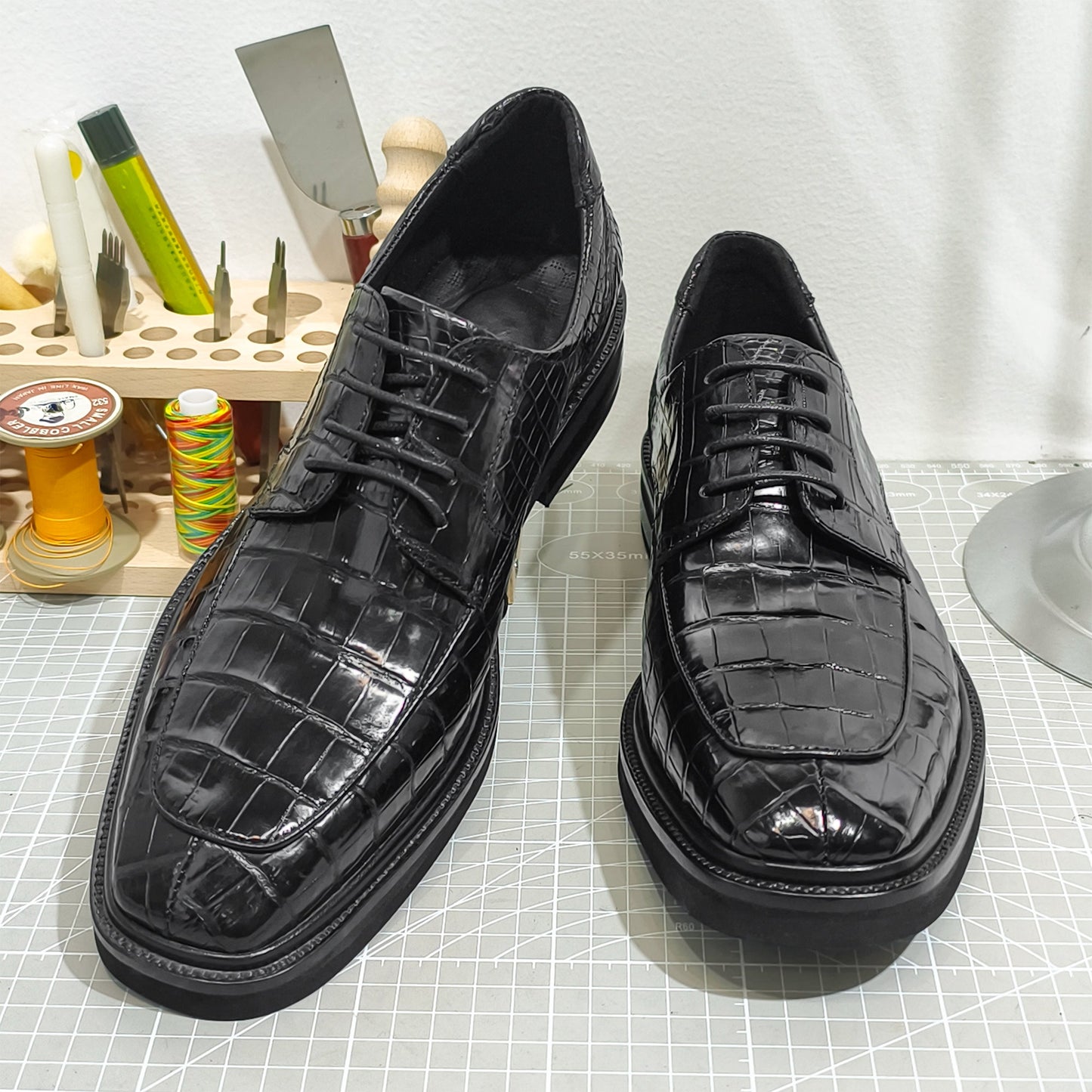 Handmade Genuine Alligator Leather Casual Oxfords, Glossy Black Business Shoes – Luxe Sporty Style & Artisanal Craftsmanship