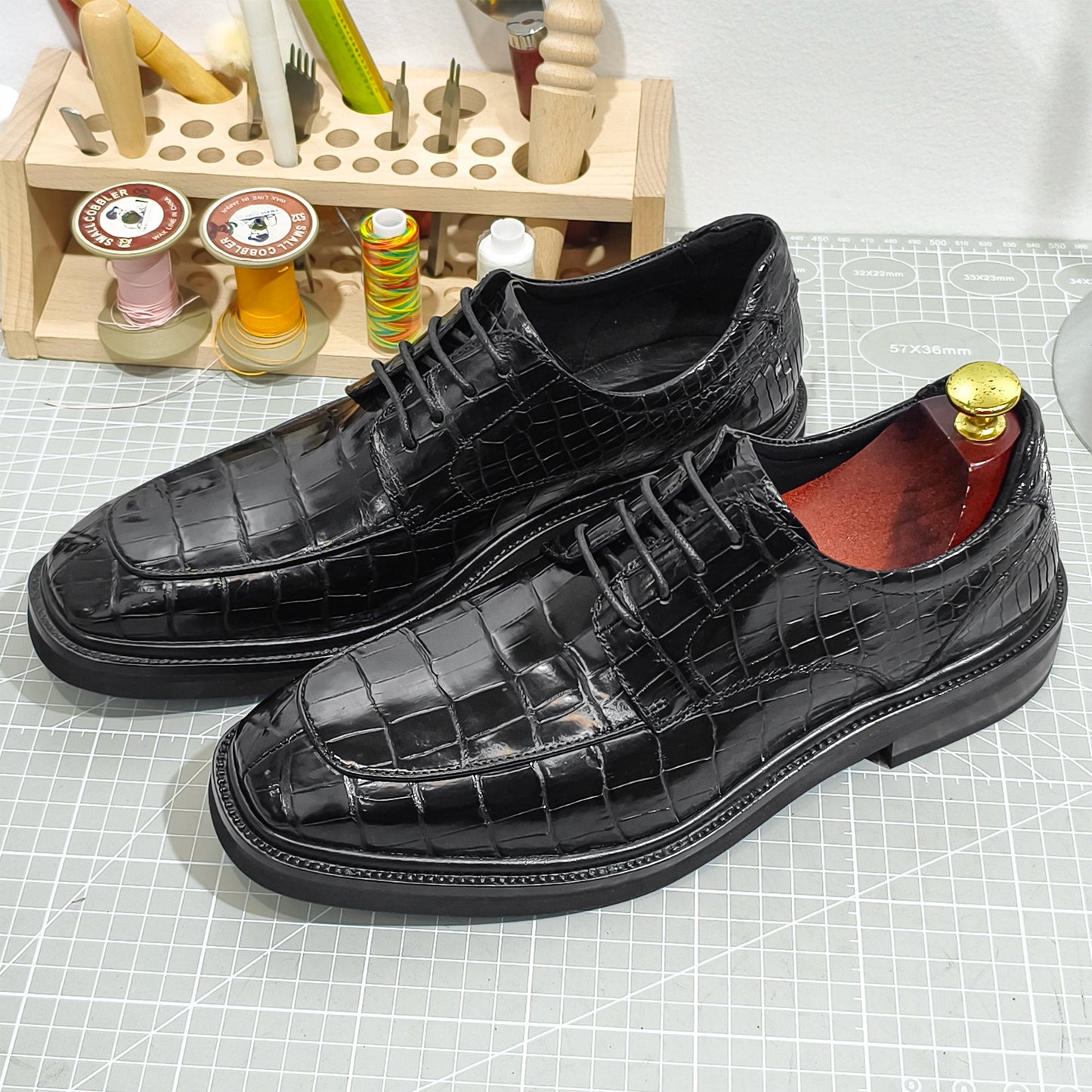Handmade Genuine Alligator Leather Casual Oxfords, Glossy Black Business Shoes – Luxe Sporty Style & Artisanal Craftsmanship