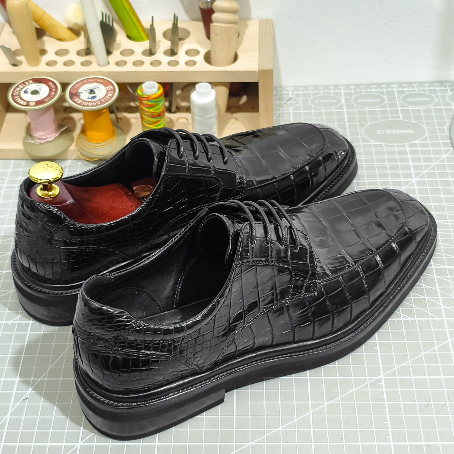 Handmade Genuine Alligator Leather Casual Oxfords, Glossy Black Business Shoes – Luxe Sporty Style & Artisanal Craftsmanship