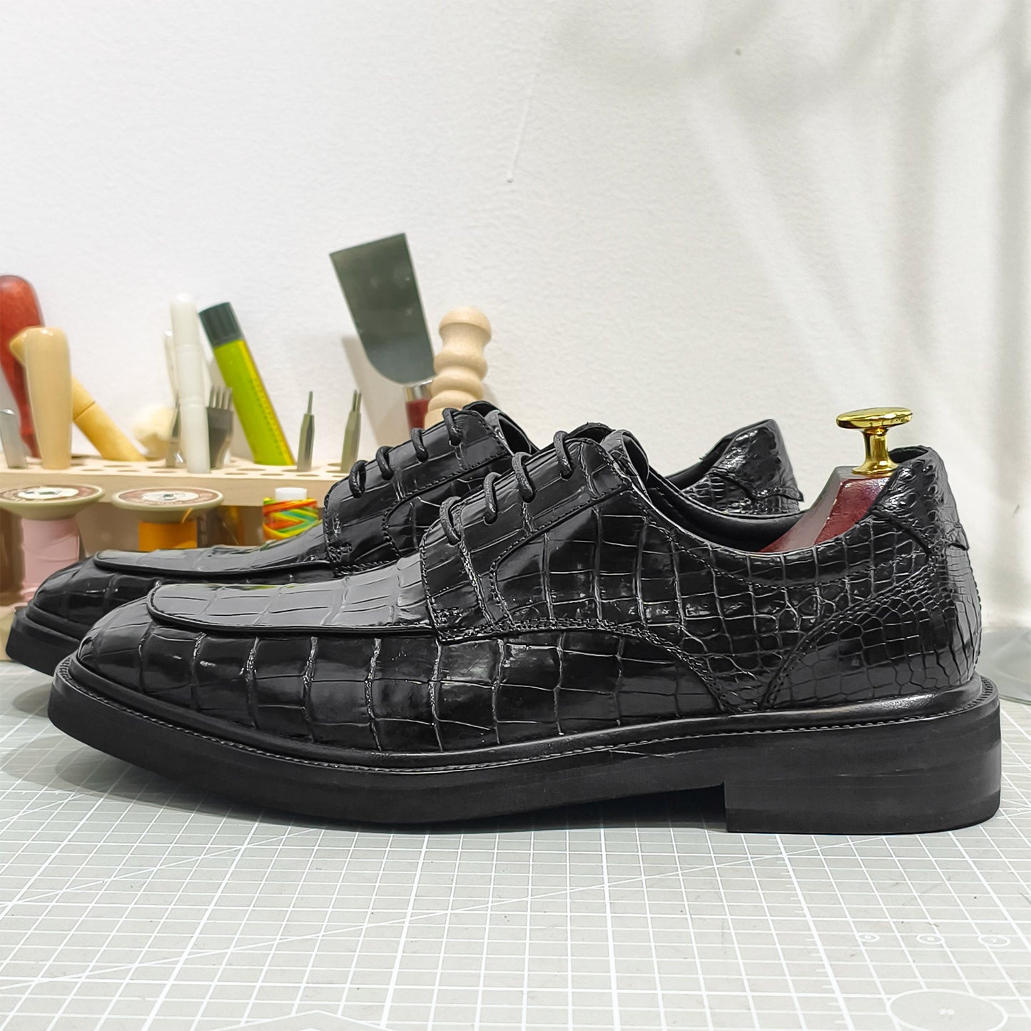 Handmade Genuine Alligator Leather Casual Oxfords, Glossy Black Business Shoes – Luxe Sporty Style & Artisanal Craftsmanship