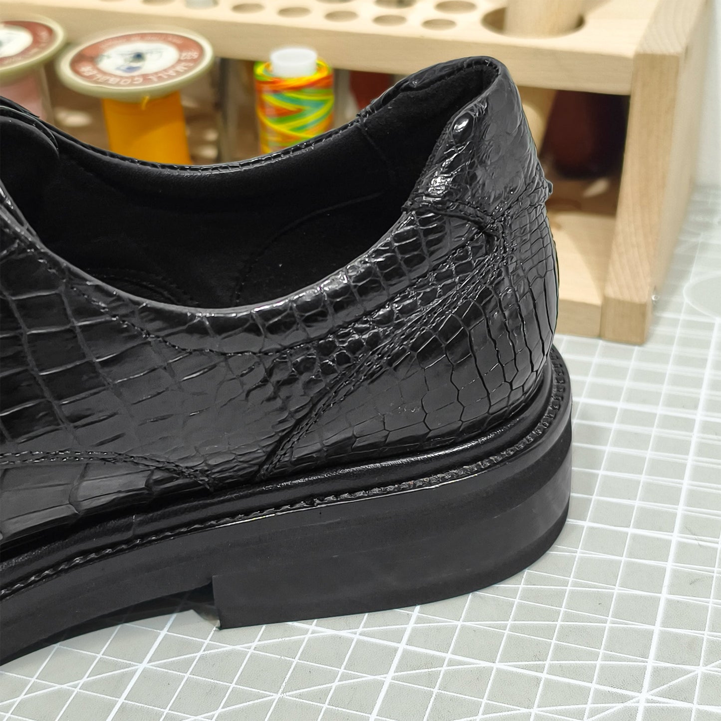 Handmade Genuine Alligator Leather Casual Oxfords, Glossy Black Business Shoes – Luxe Sporty Style & Artisanal Craftsmanship