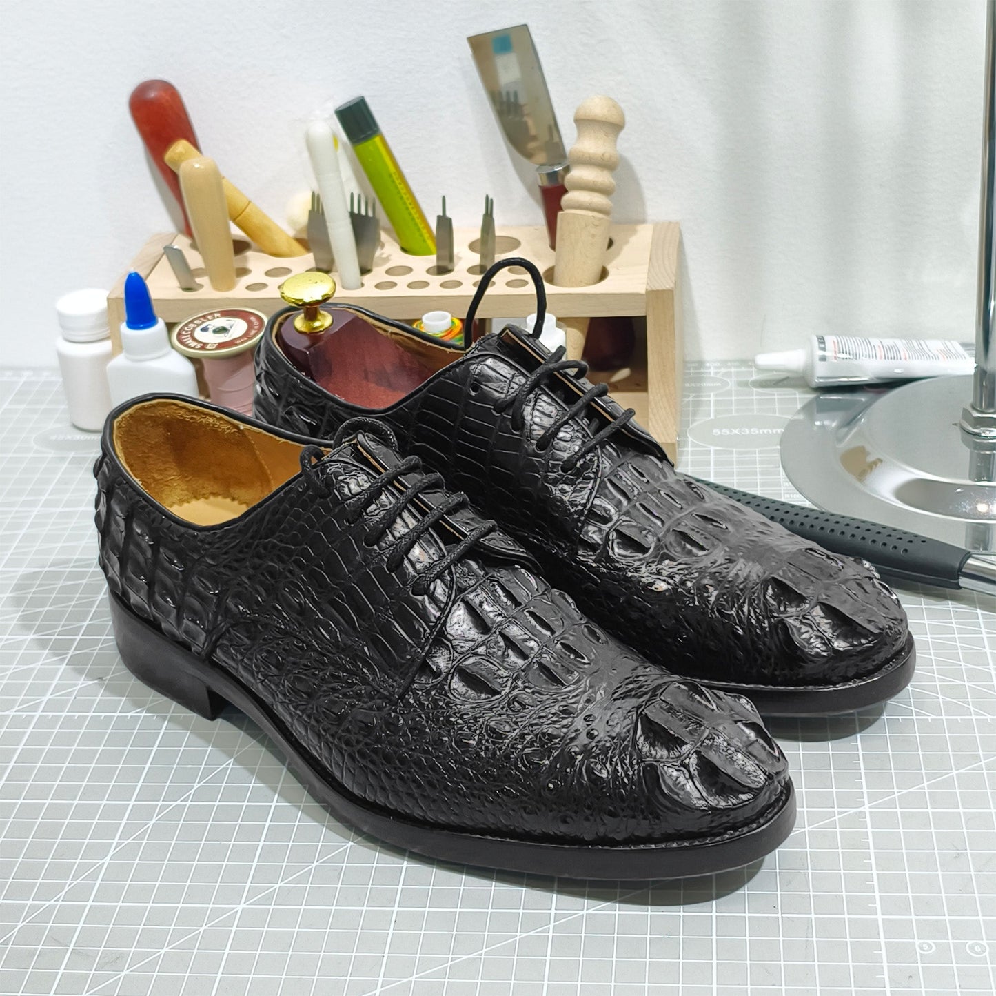 Handmade Genuine Alligator Leather Oxford Shoes, Glossy Black – Timeless Formal Luxury & Artisanal Craftsmanship