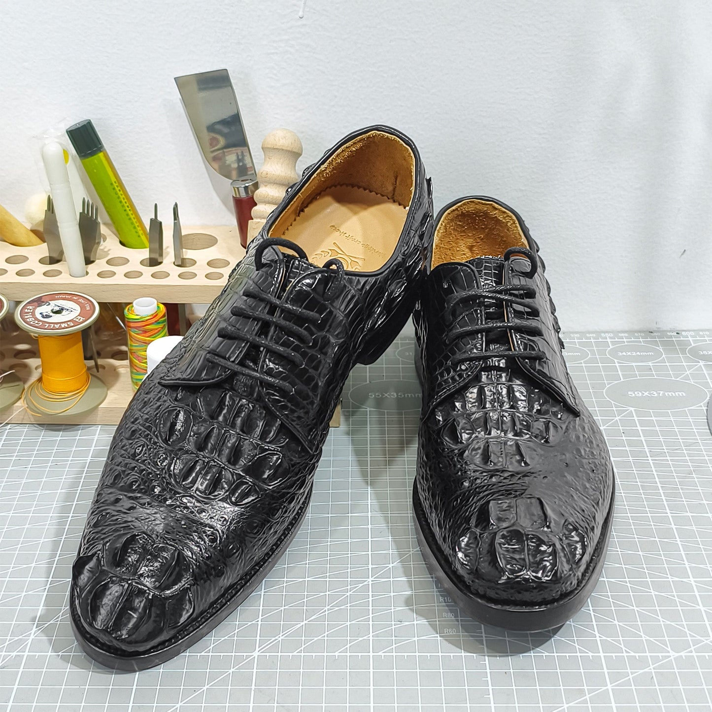 Handmade Genuine Alligator Leather Oxford Shoes, Glossy Black – Timeless Formal Luxury & Artisanal Craftsmanship