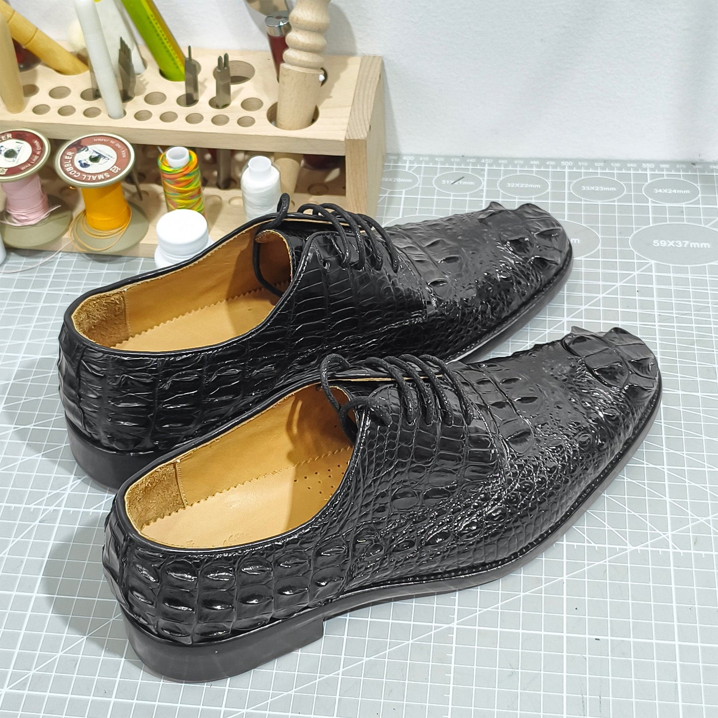 Handmade Genuine Alligator Leather Oxford Shoes, Glossy Black – Timeless Formal Luxury & Artisanal Craftsmanship
