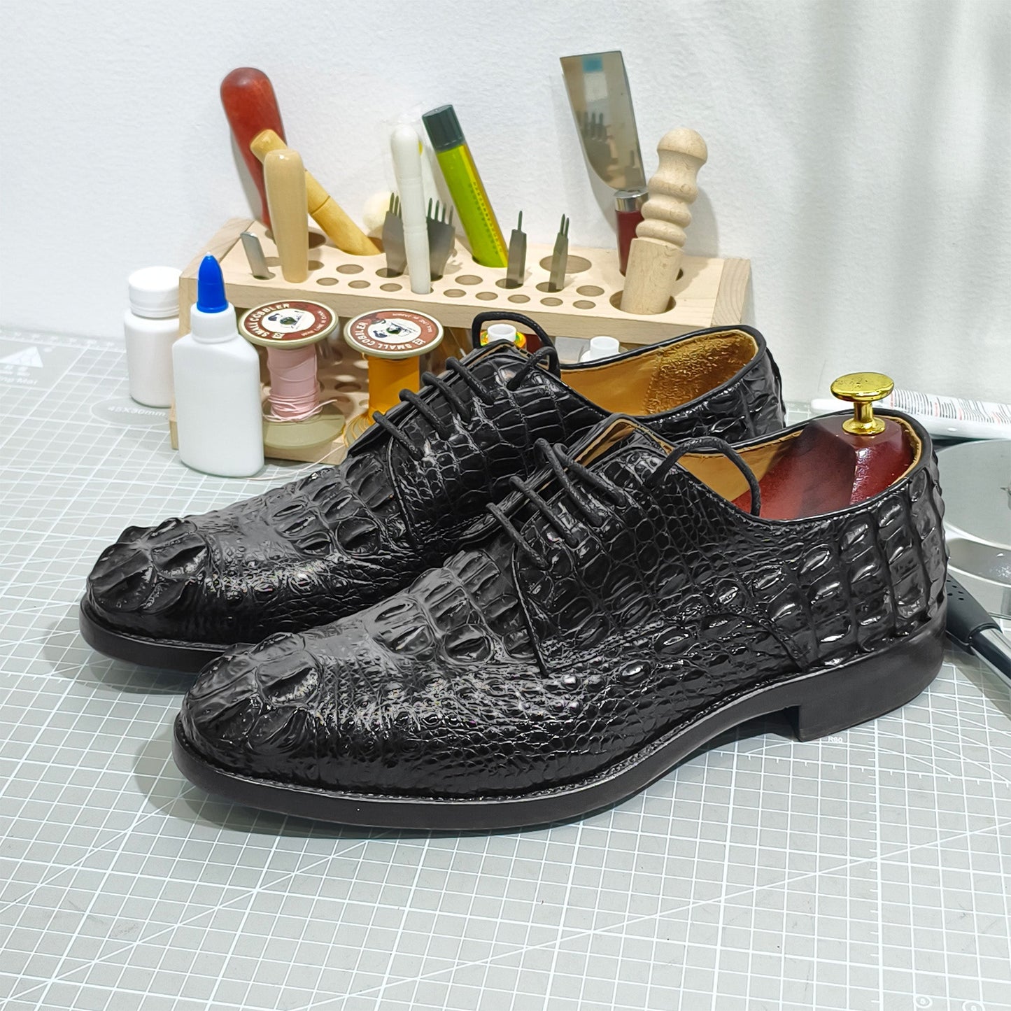 Handmade Genuine Alligator Leather Oxford Shoes, Glossy Black – Timeless Formal Luxury & Artisanal Craftsmanship