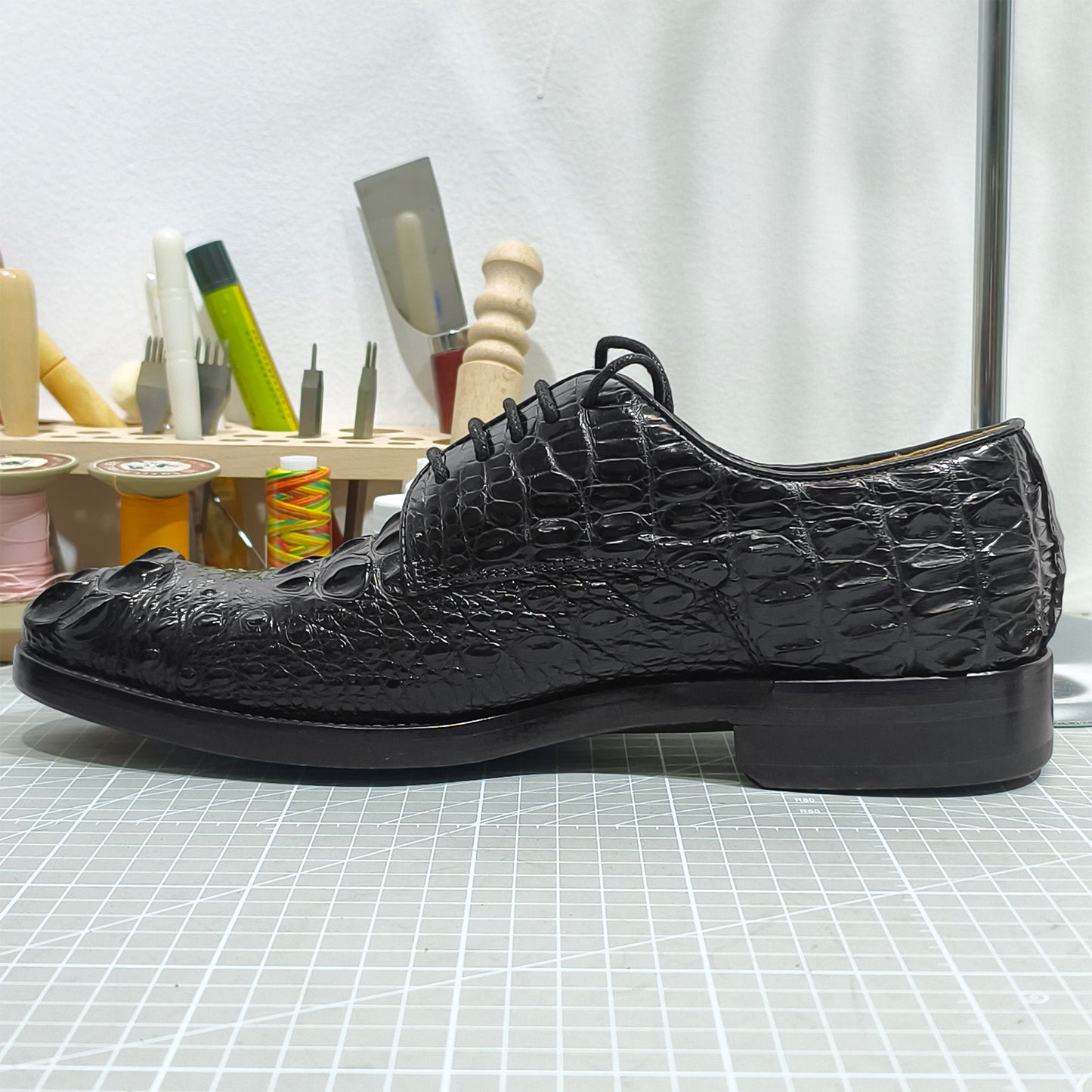 Handmade Genuine Alligator Leather Oxford Shoes, Glossy Black – Timeless Formal Luxury & Artisanal Craftsmanship