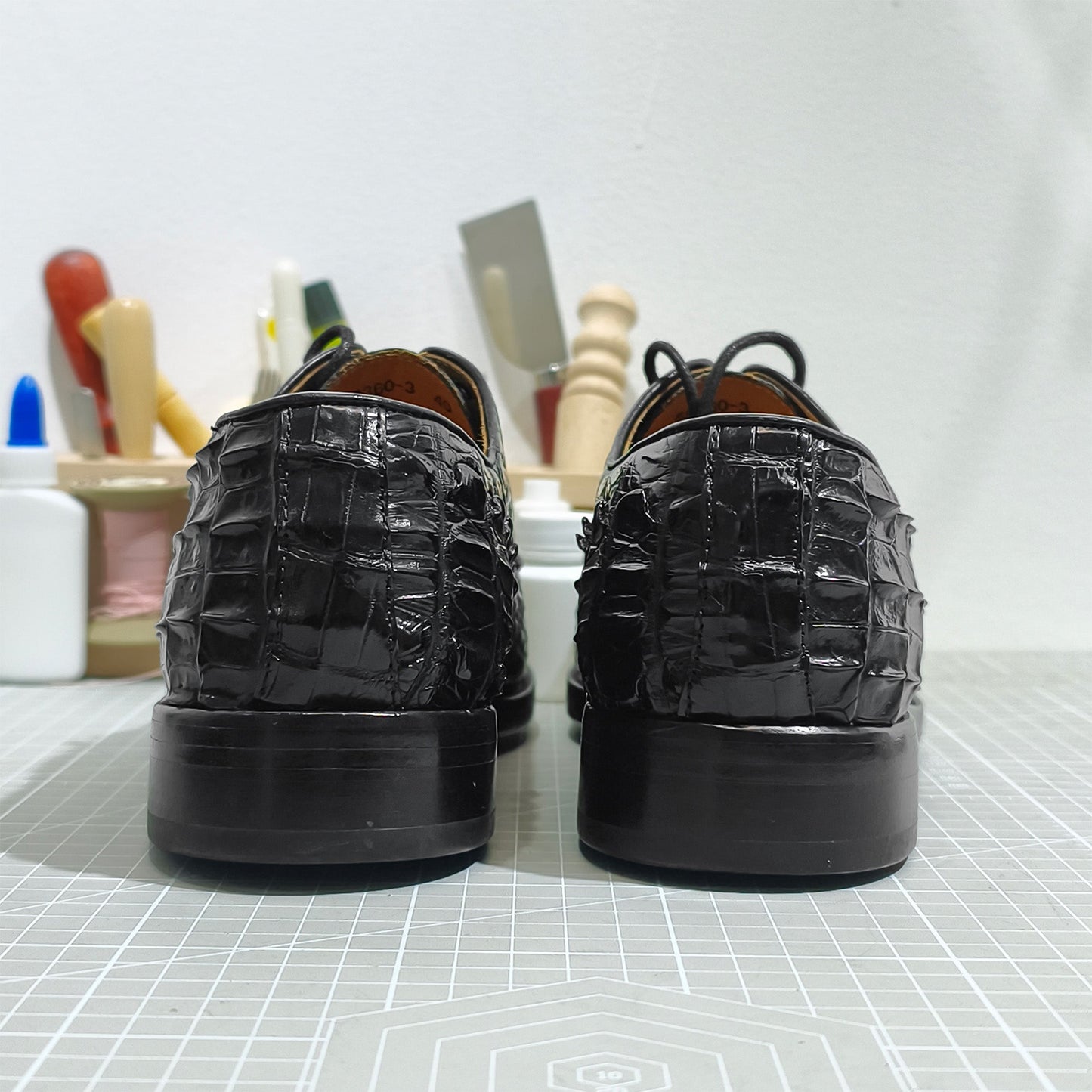 Handmade Genuine Alligator Leather Oxford Shoes, Glossy Black – Timeless Formal Luxury & Artisanal Craftsmanship