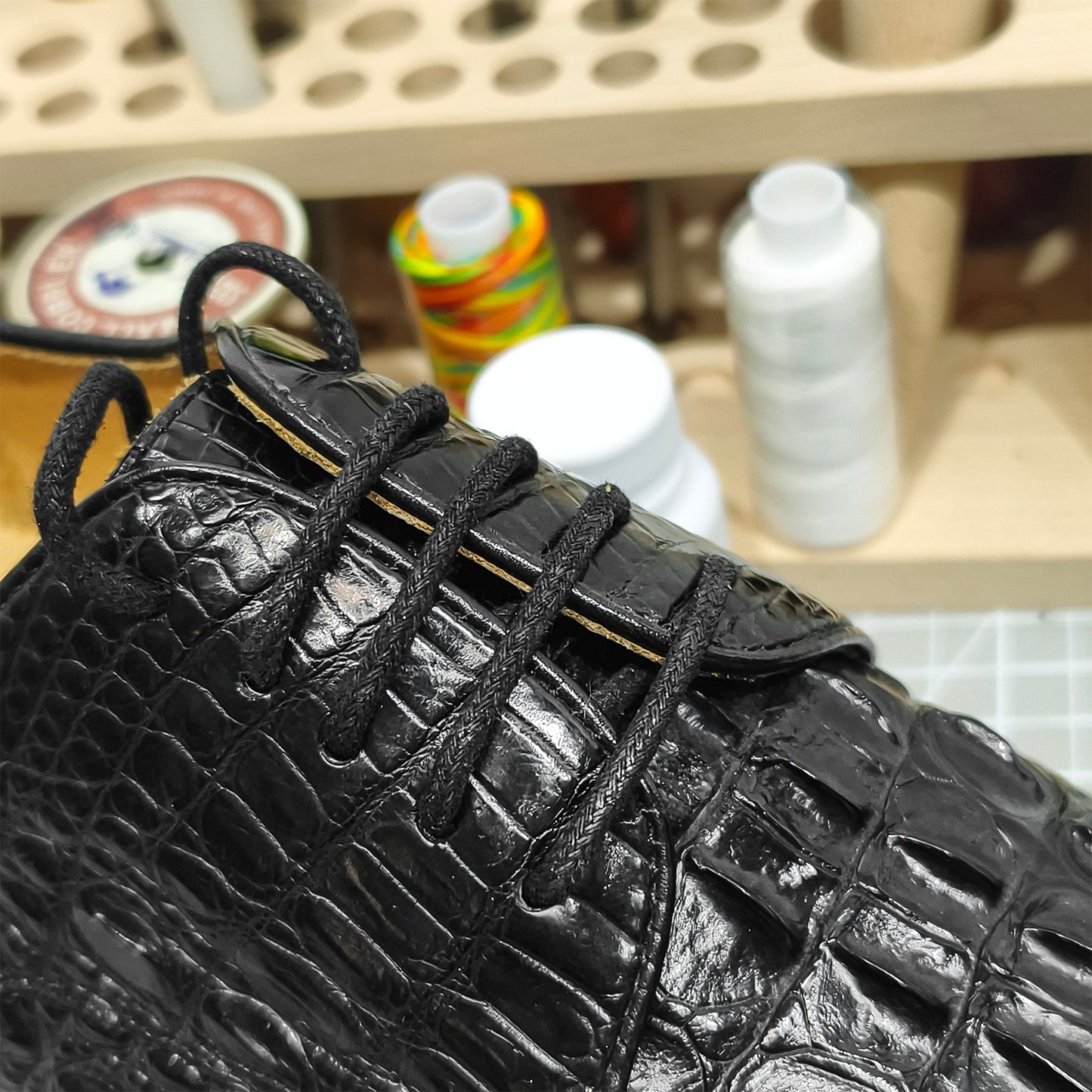 Handmade Genuine Alligator Leather Oxford Shoes, Glossy Black – Timeless Formal Luxury & Artisanal Craftsmanship