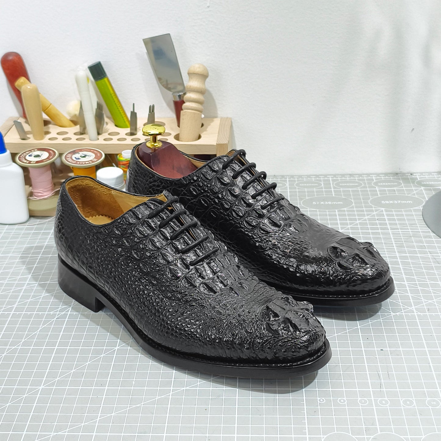 Handmade Genuine Alligator Leather Oxford Shoes, Glossy Black – Exquisite Textural Luxury & Formal Elegance
