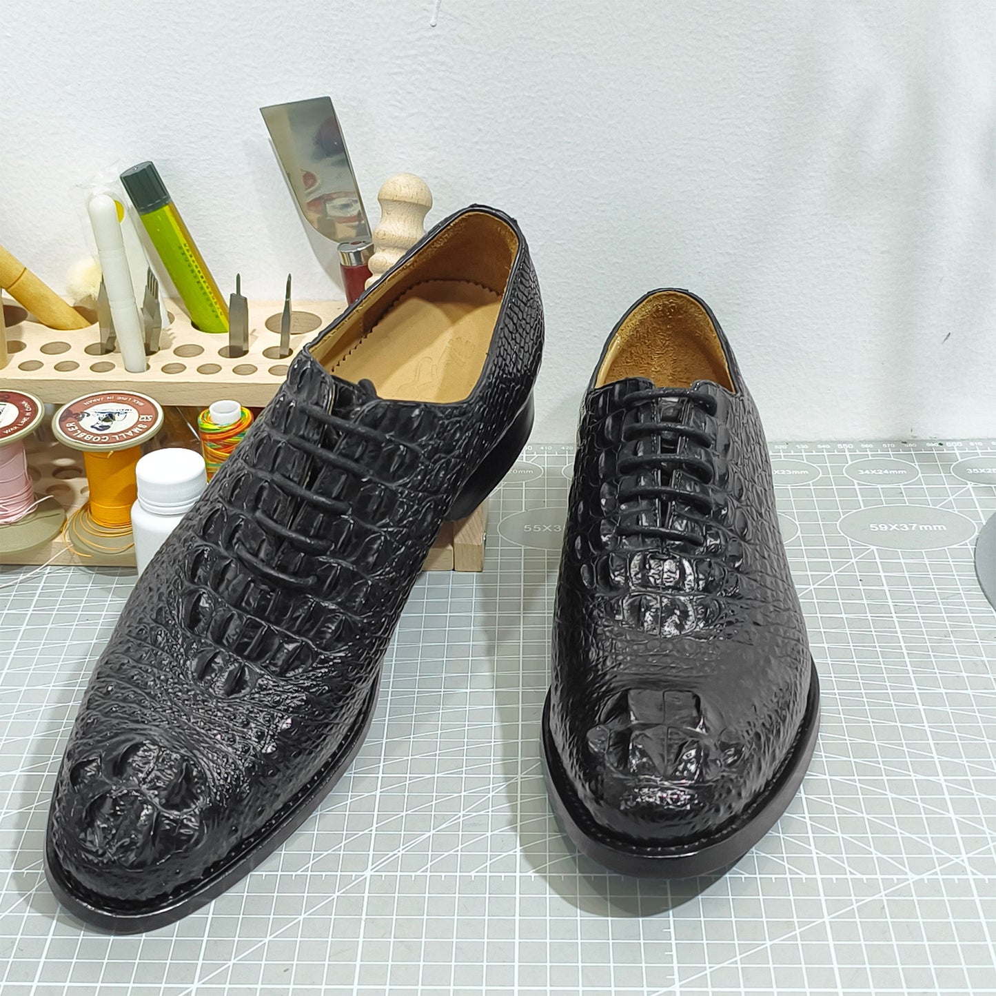 Handmade Genuine Alligator Leather Oxford Shoes, Glossy Black – Exquisite Textural Luxury & Formal Elegance