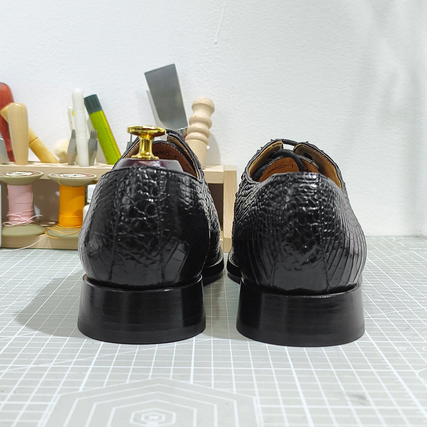 Handmade Genuine Alligator Leather Oxford Shoes, Glossy Black – Exquisite Textural Luxury & Formal Elegance