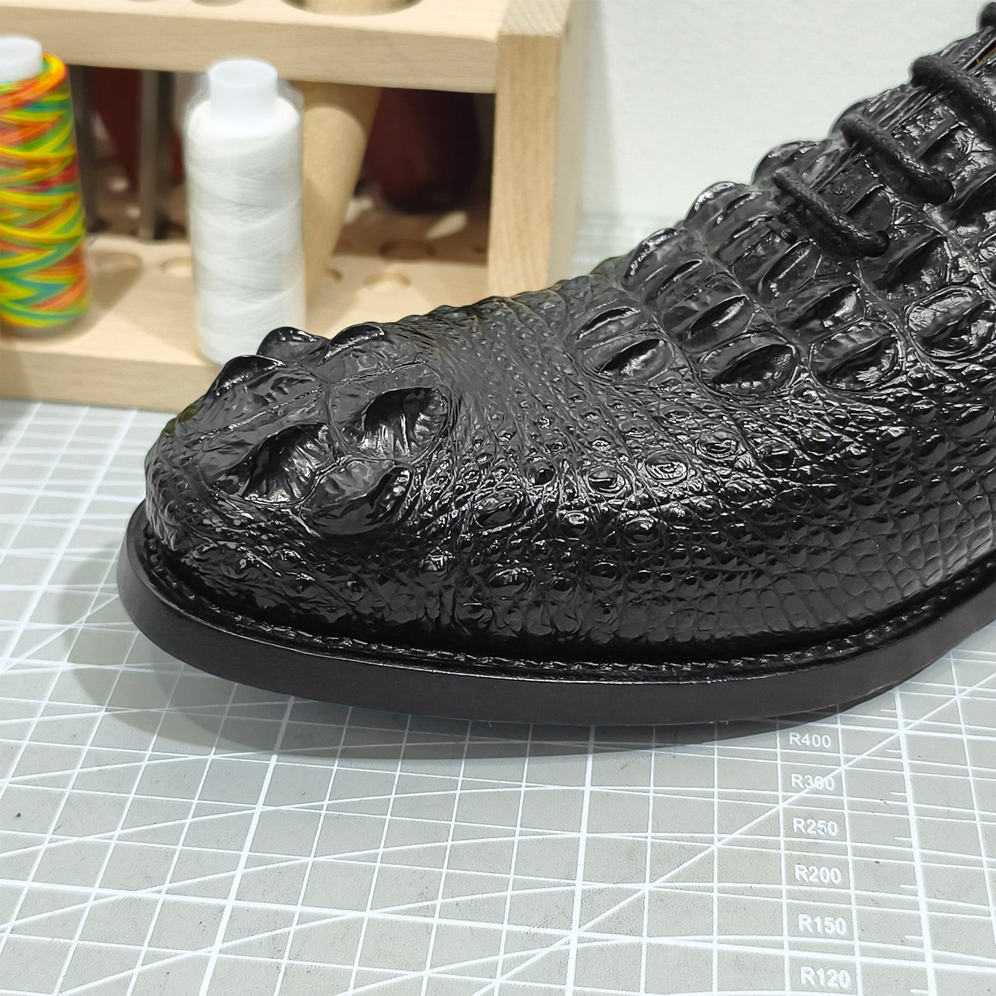 Handmade Genuine Alligator Leather Oxford Shoes, Glossy Black – Exquisite Textural Luxury & Formal Elegance