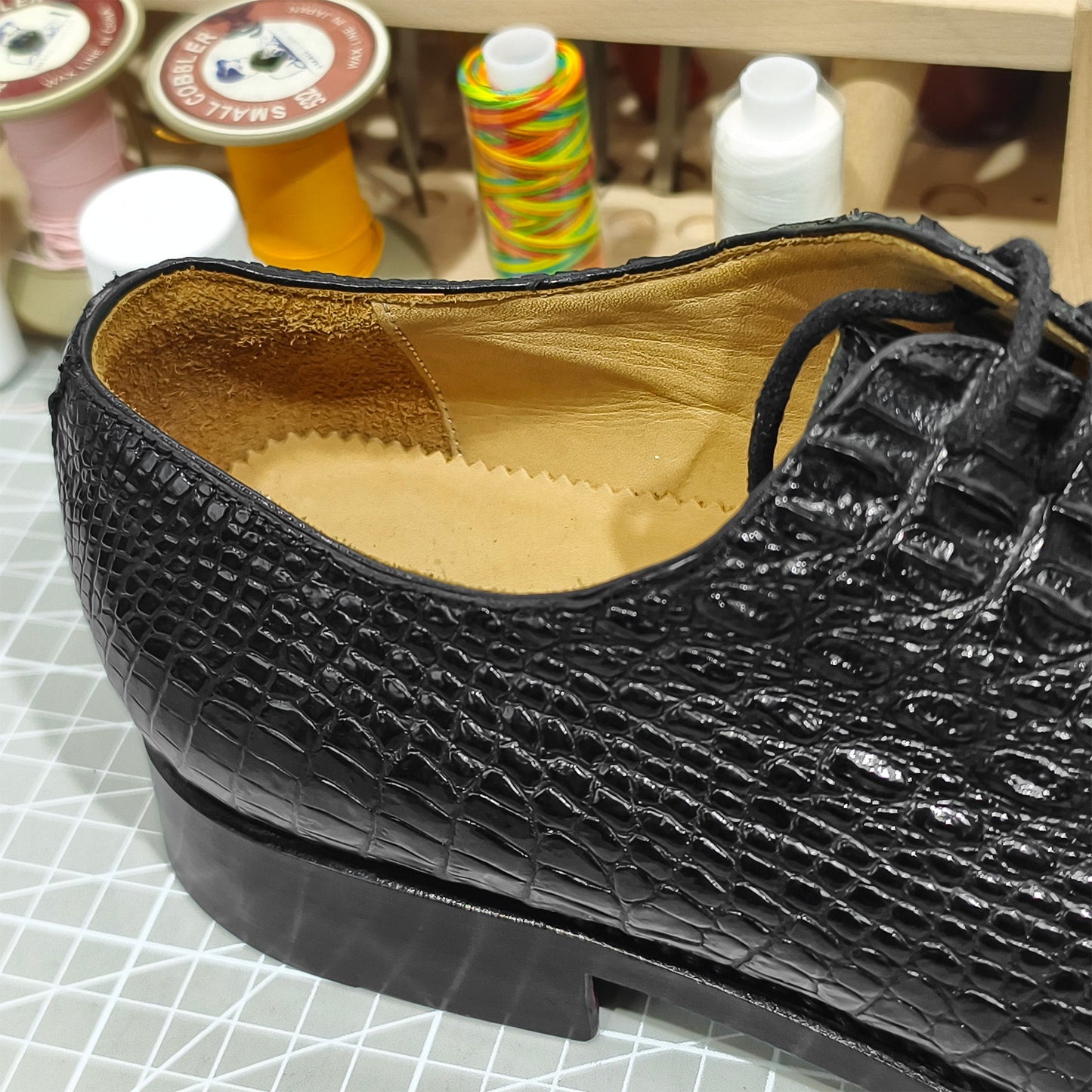 Handmade Genuine Alligator Leather Oxford Shoes, Glossy Black – Exquisite Textural Luxury & Formal Elegance
