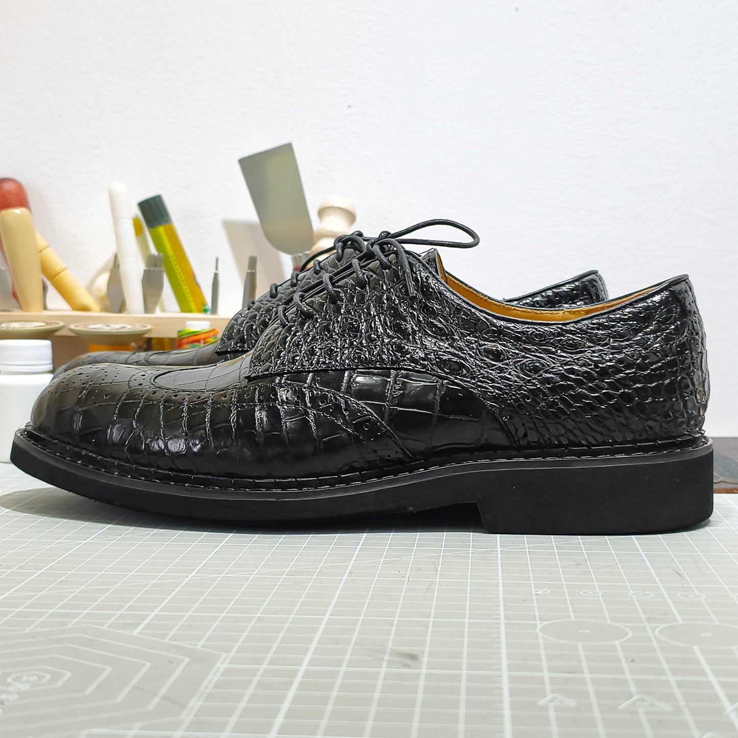 Handmade Genuine Alligator Leather Oxford Shoes, Glossy Black – Norwegian Welt & Brogue Artisanal Details