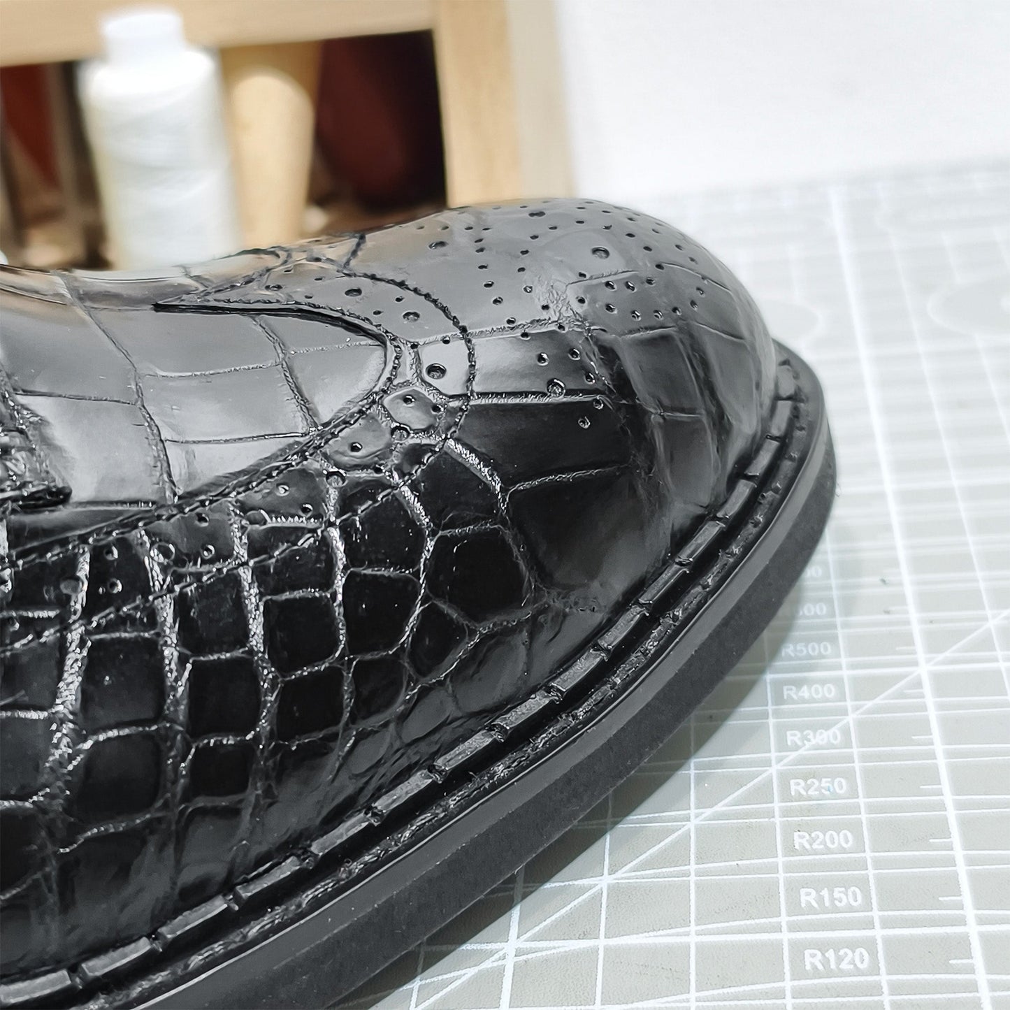 Handmade Genuine Alligator Leather Oxford Shoes, Glossy Black – Norwegian Welt & Brogue Artisanal Details