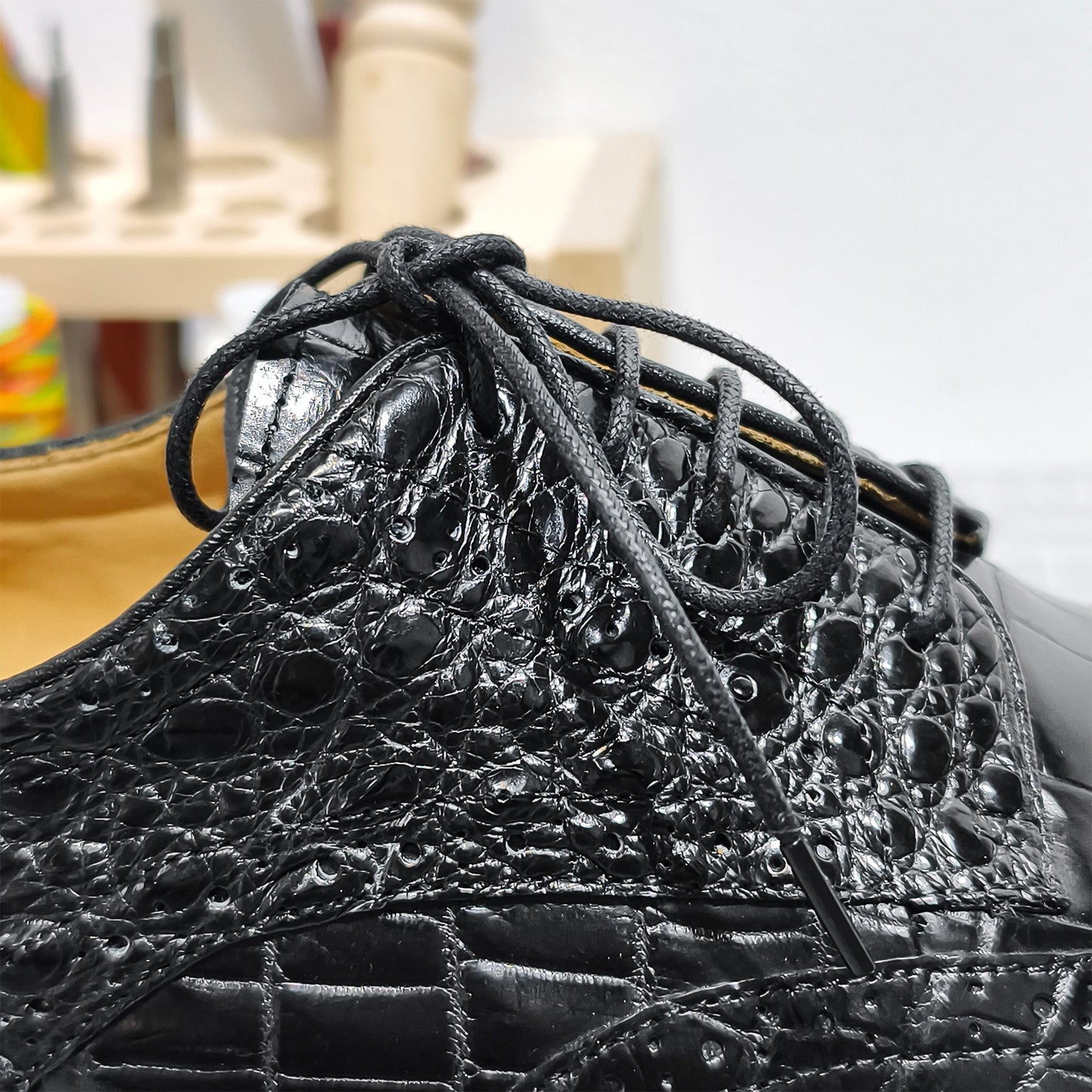 Handmade Genuine Alligator Leather Oxford Shoes, Glossy Black – Norwegian Welt & Brogue Artisanal Details