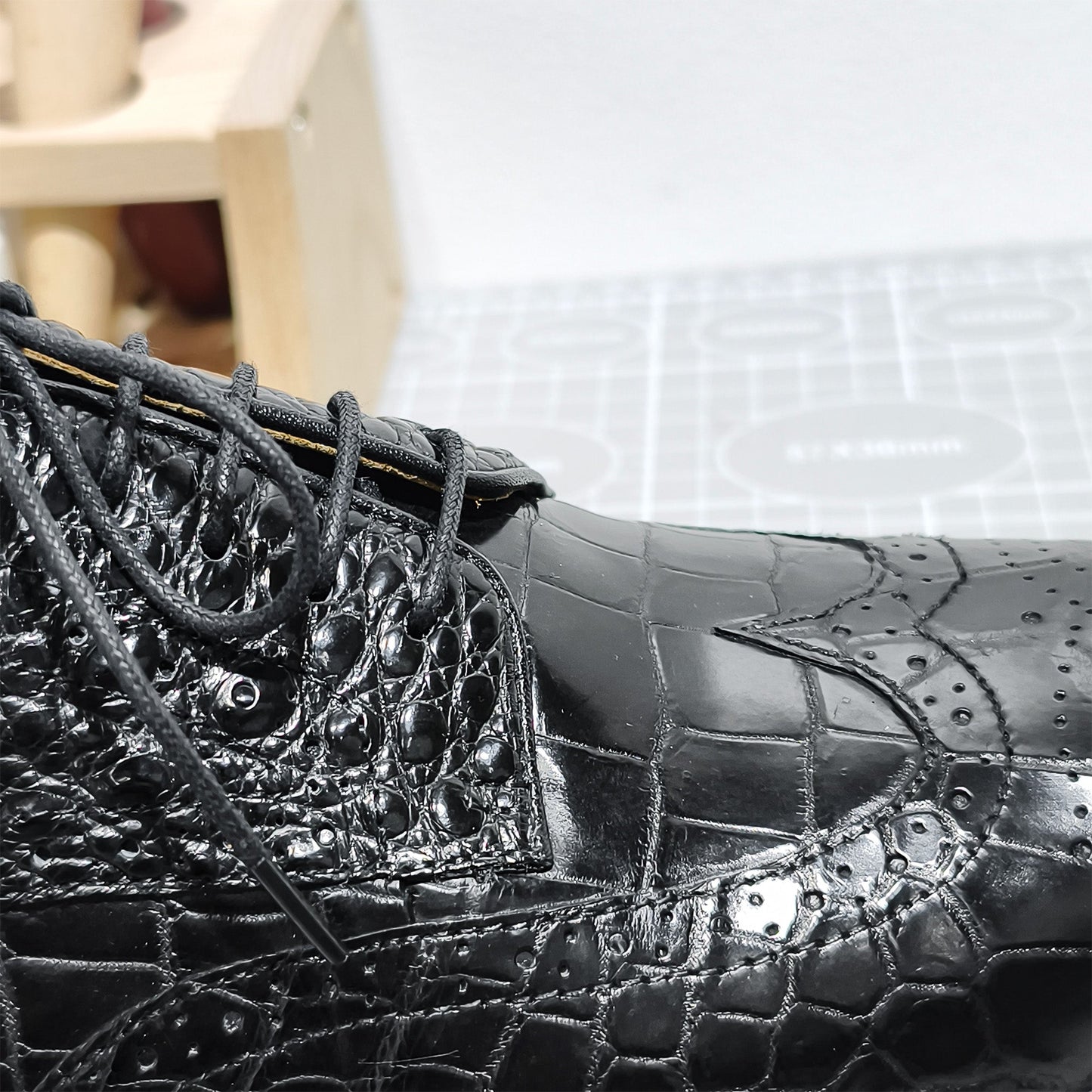 Handmade Genuine Alligator Leather Oxford Shoes, Glossy Black – Norwegian Welt & Brogue Artisanal Details