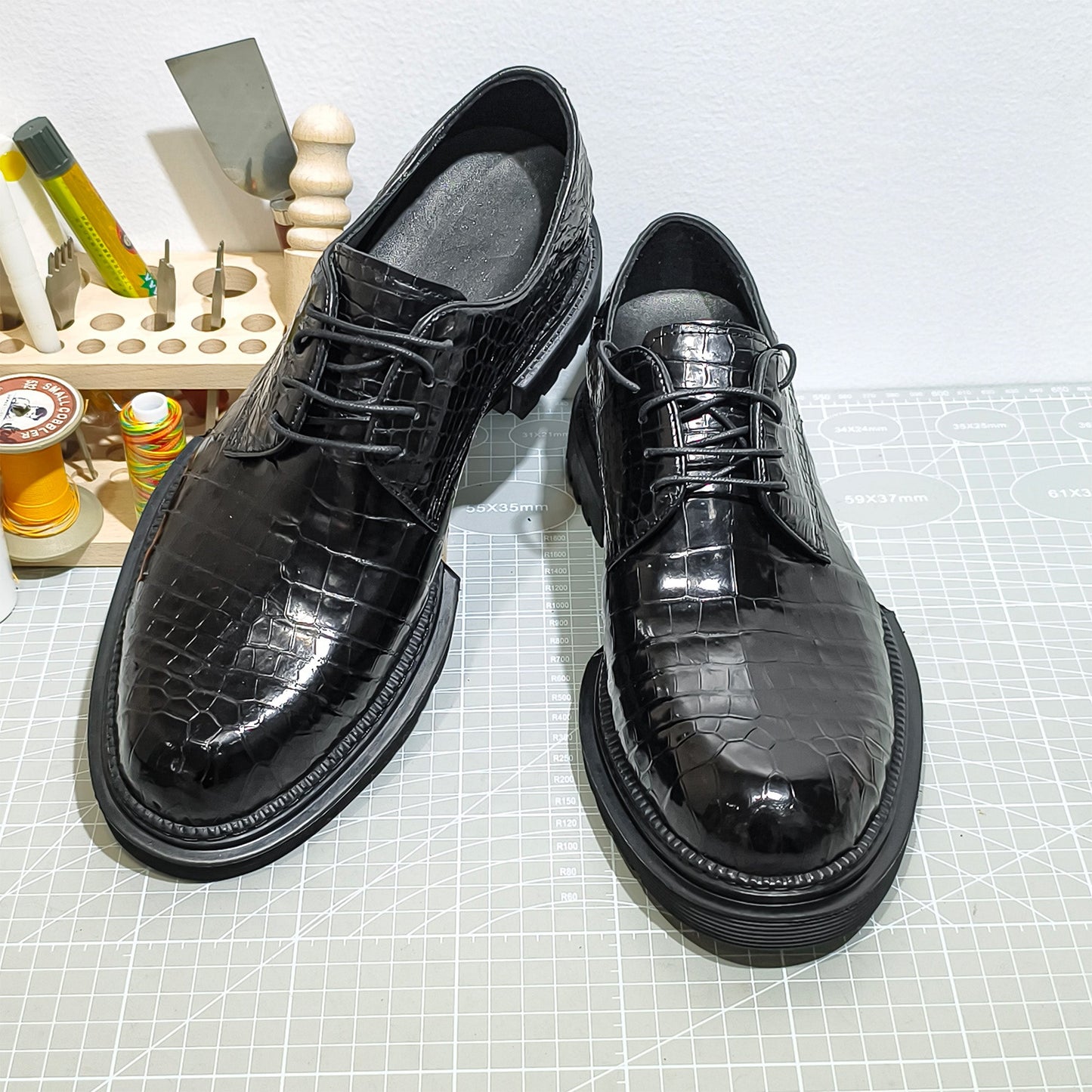 Handmade Genuine Alligator Leather Derby Shoes, Glossy Black – Chunky Sole & Artisanal Craftsmanship