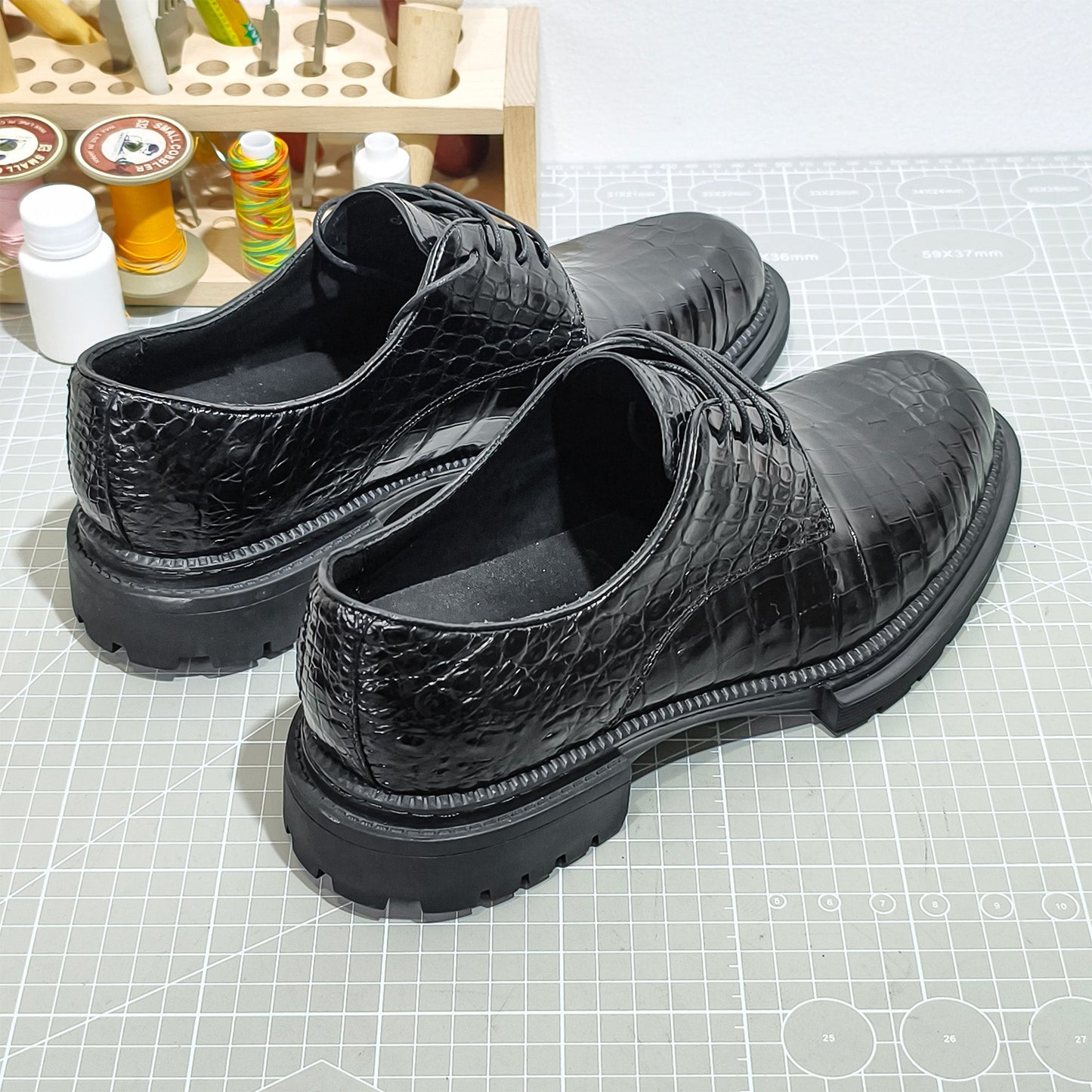 Handmade Genuine Alligator Leather Derby Shoes, Glossy Black – Chunky Sole & Artisanal Craftsmanship