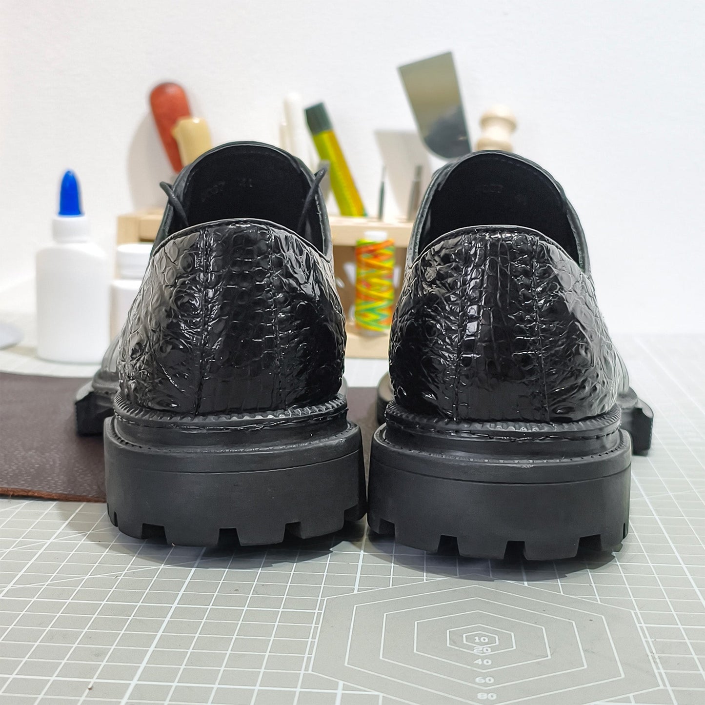 Handmade Genuine Alligator Leather Derby Shoes, Glossy Black – Chunky Sole & Artisanal Craftsmanship