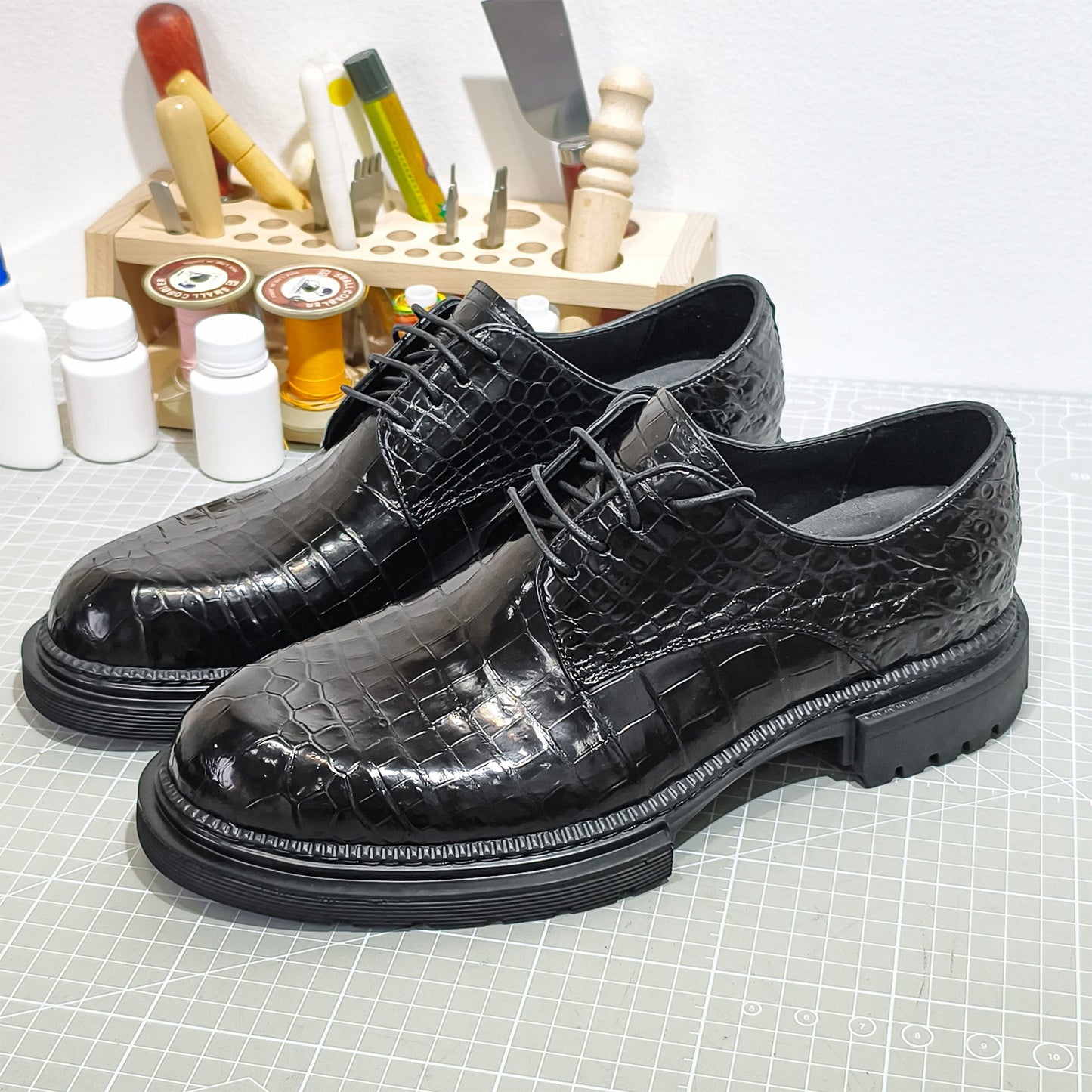 Handmade Genuine Alligator Leather Derby Shoes, Glossy Black – Chunky Sole & Artisanal Craftsmanship