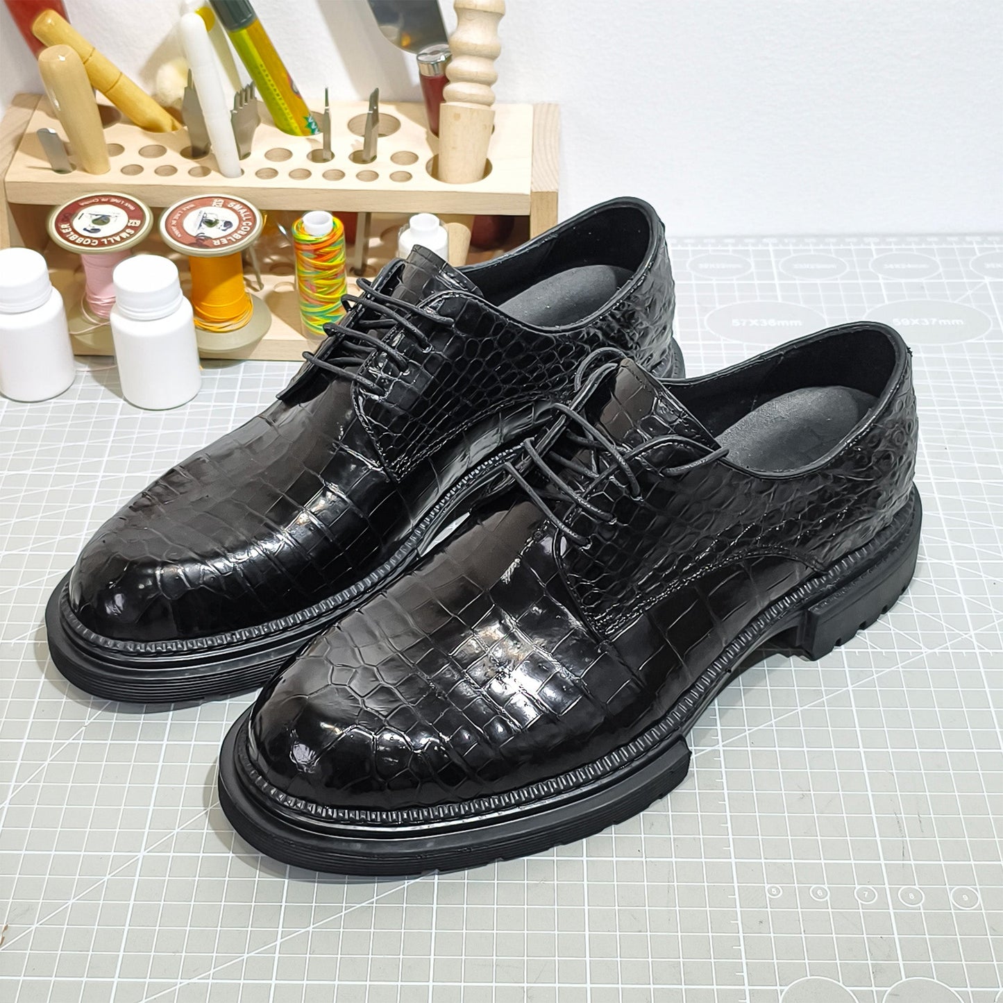 Handmade Genuine Alligator Leather Derby Shoes, Glossy Black – Chunky Sole & Artisanal Craftsmanship