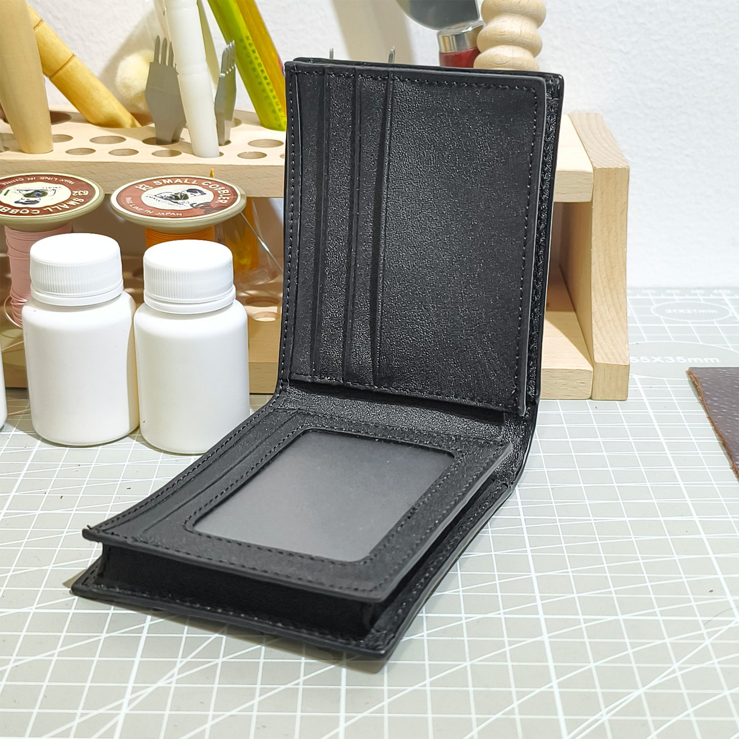 Handmade Genuine Alligator Leather Bi-fold Wallet: Glossy Black with Multi-Compartment