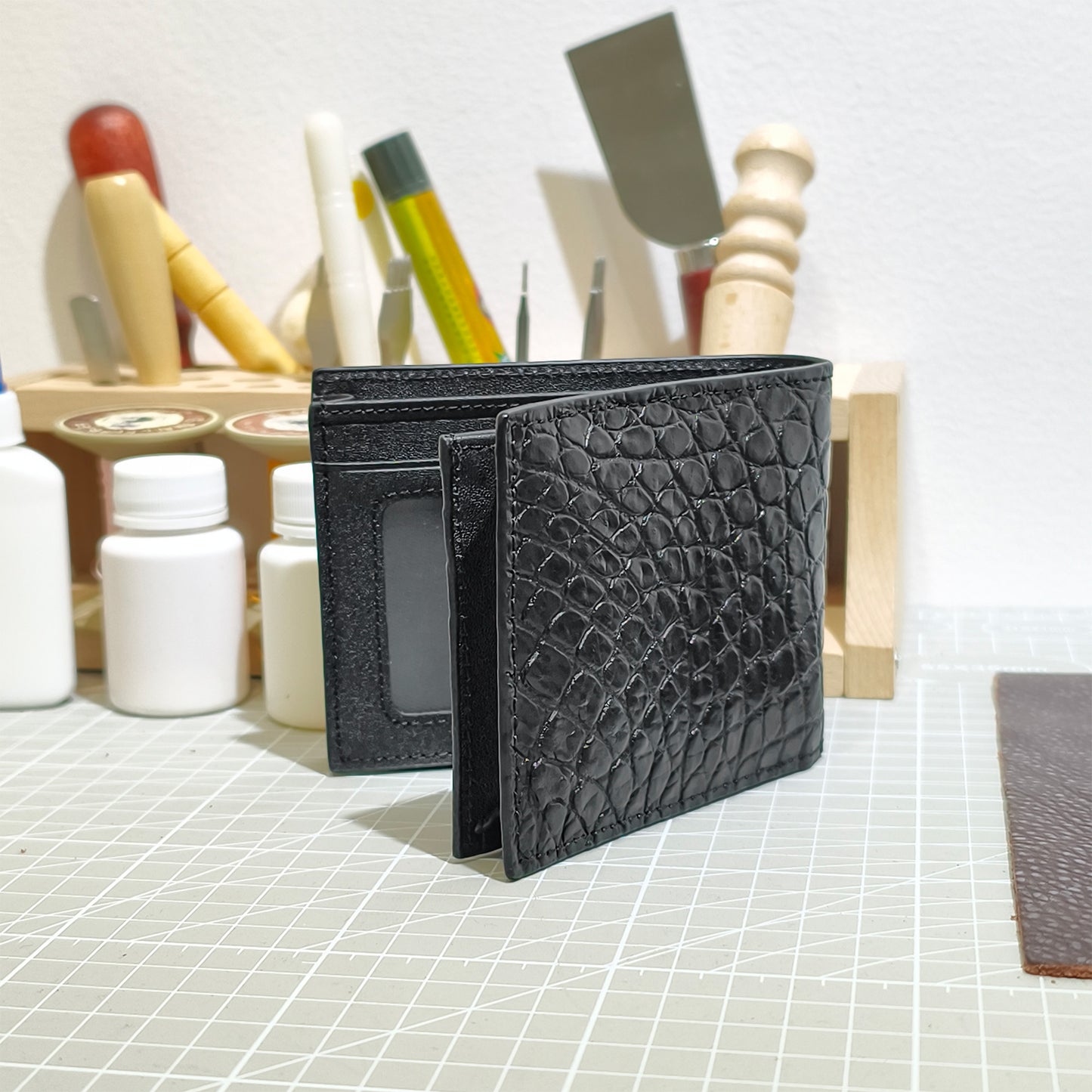 Handmade Genuine Alligator Leather Bi-fold Wallet: Glossy Black with Multi-Compartment