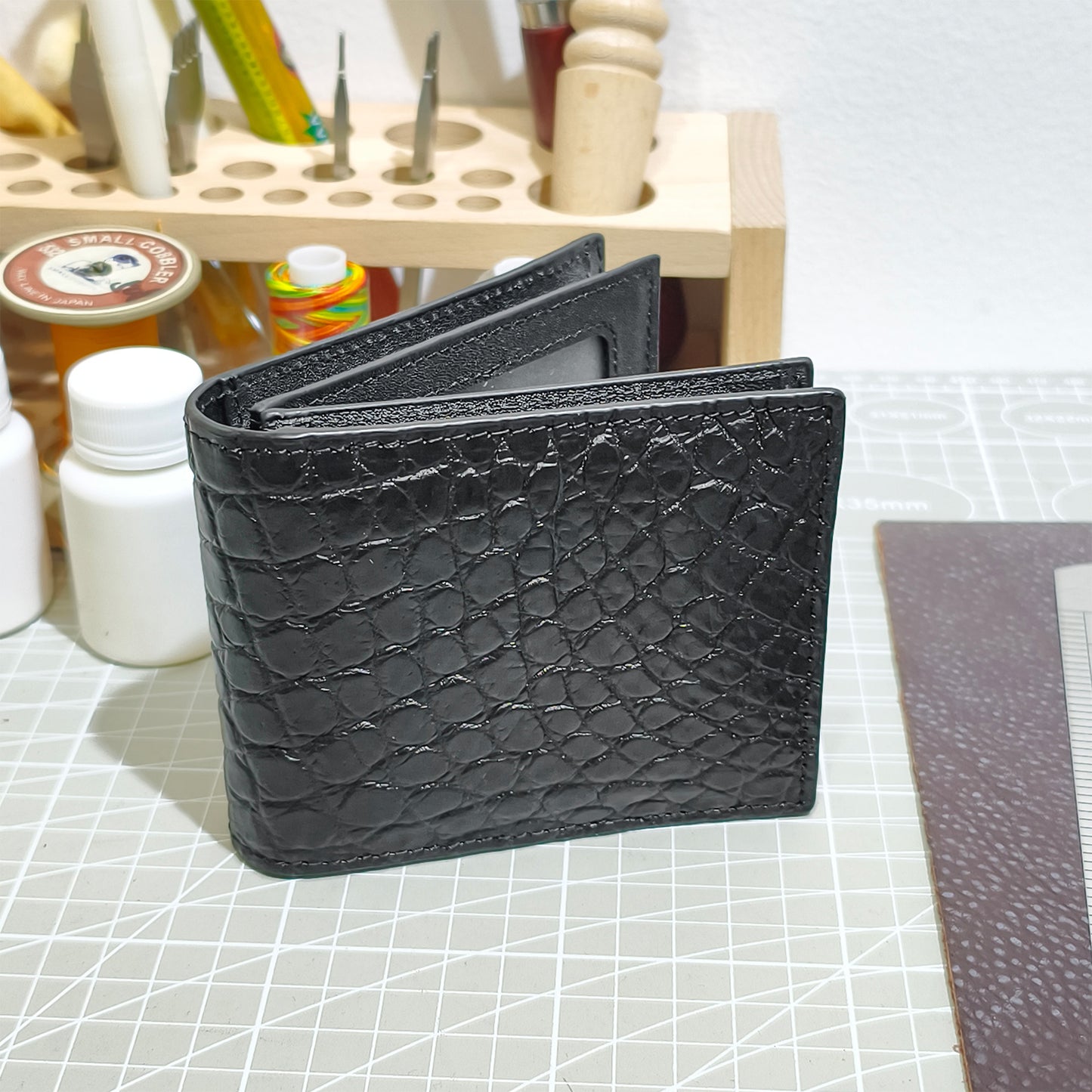 Handmade Genuine Alligator Leather Bi-fold Wallet: Glossy Black with Multi-Compartment