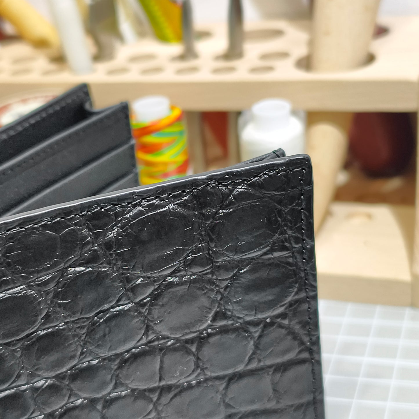 Handmade Genuine Alligator Leather Bi-fold Wallet: Glossy Black with Multi-Compartment