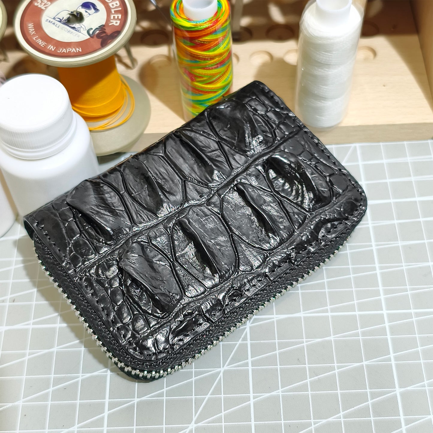 Handmade Genuine Alligator Leather Wallet: Zip-Around with Accordion Compartments