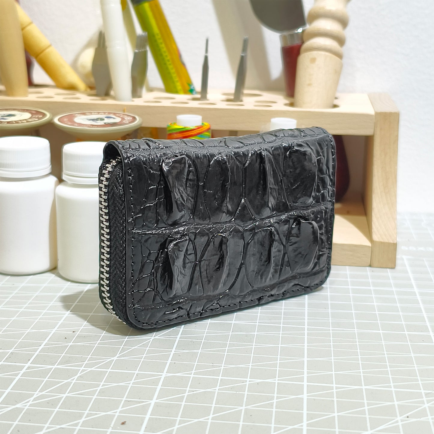 Handmade Genuine Alligator Leather Wallet: Zip-Around with Accordion Compartments