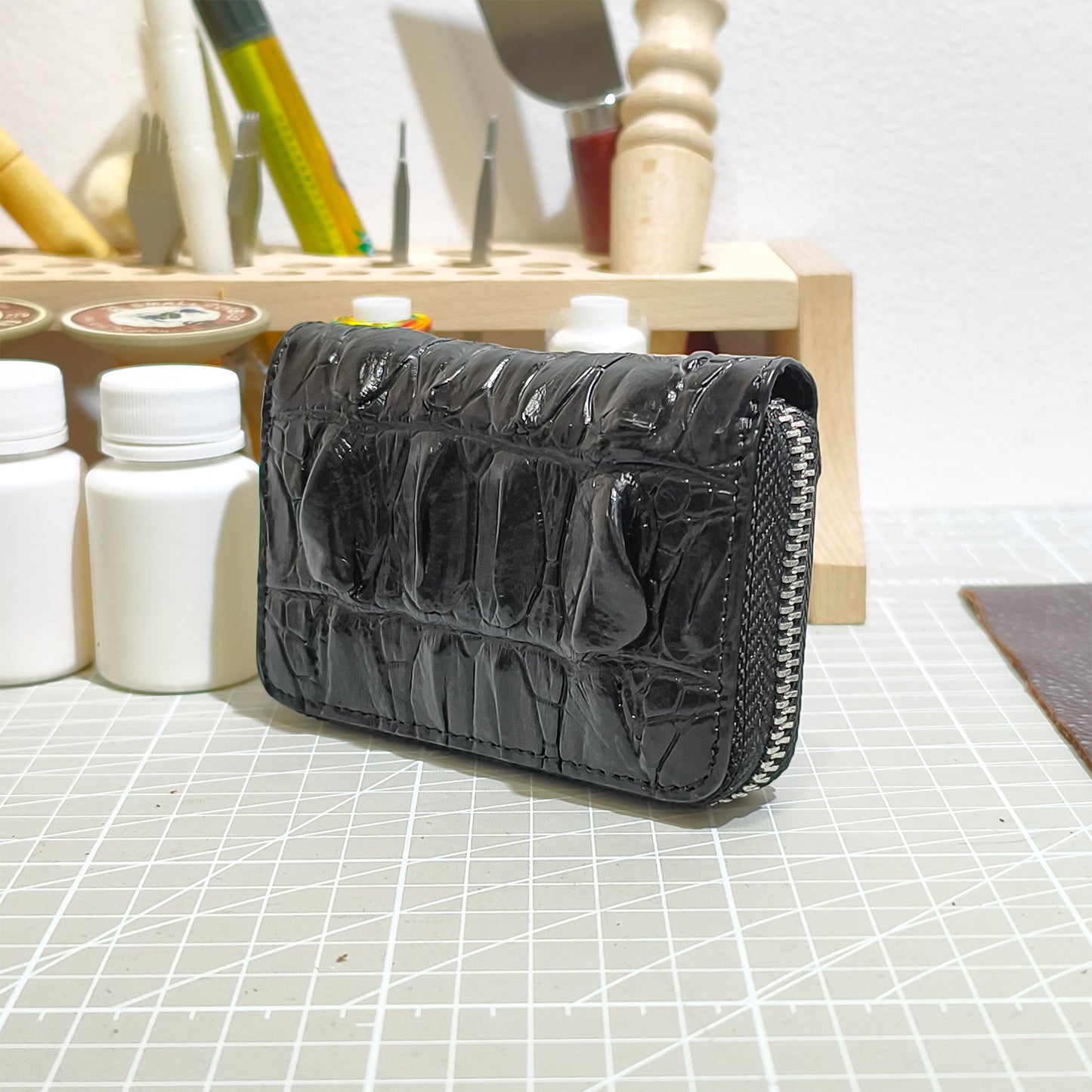 Handmade Genuine Alligator Leather Wallet: Zip-Around with Accordion Compartments