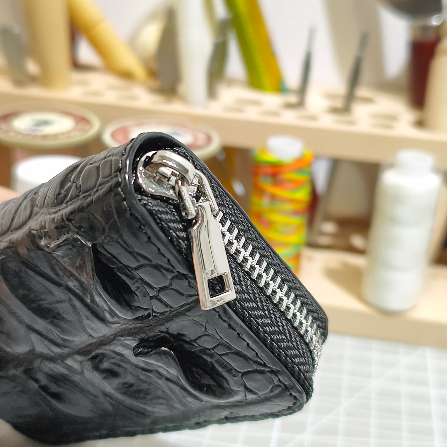 Handmade Genuine Alligator Leather Wallet: Zip-Around with Accordion Compartments